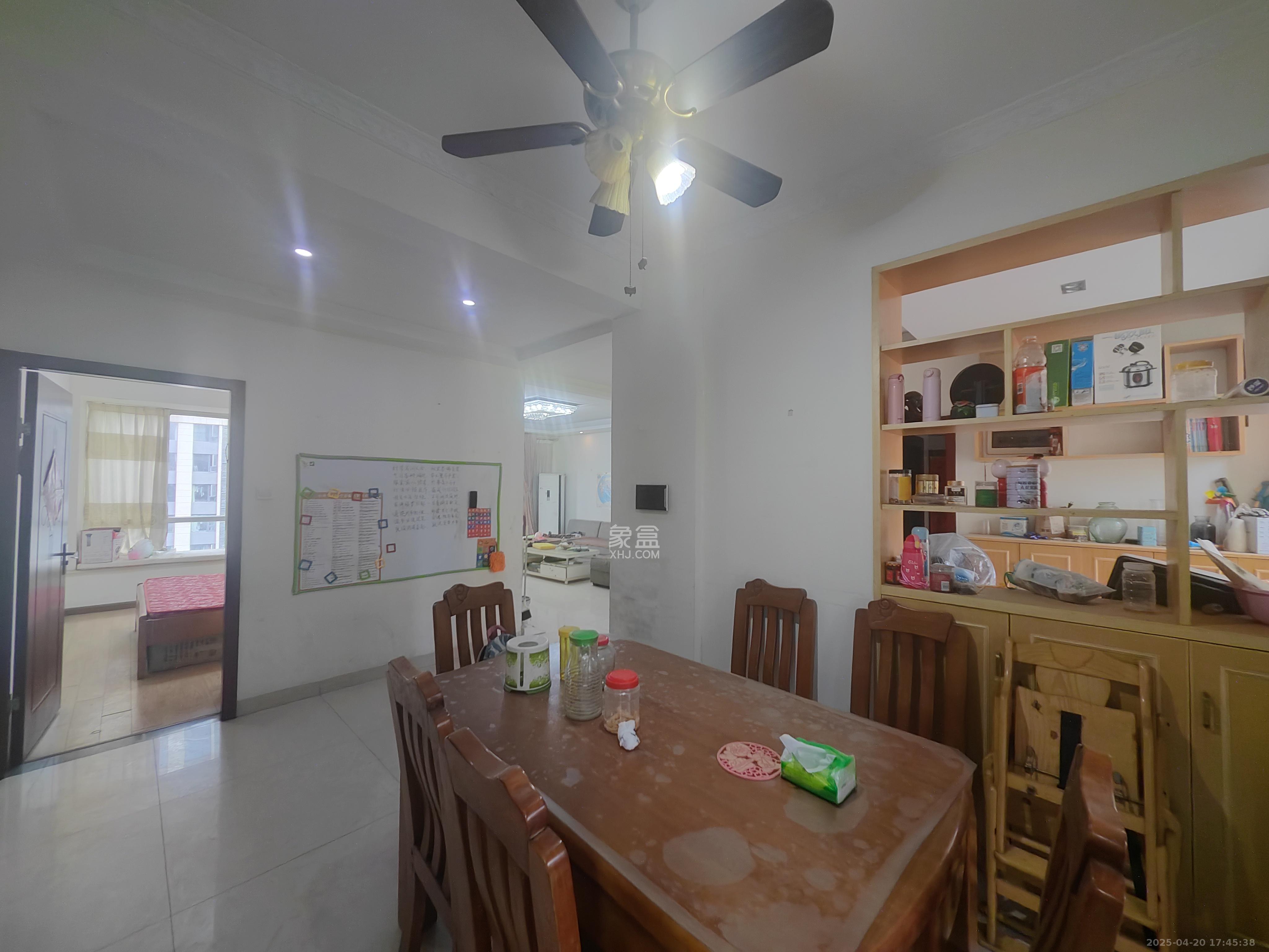 泊爱蓝湾 3室2厅2卫 3200.0元/月 泊爱蓝湾 3室2厅2卫 3200.0元/月室内图