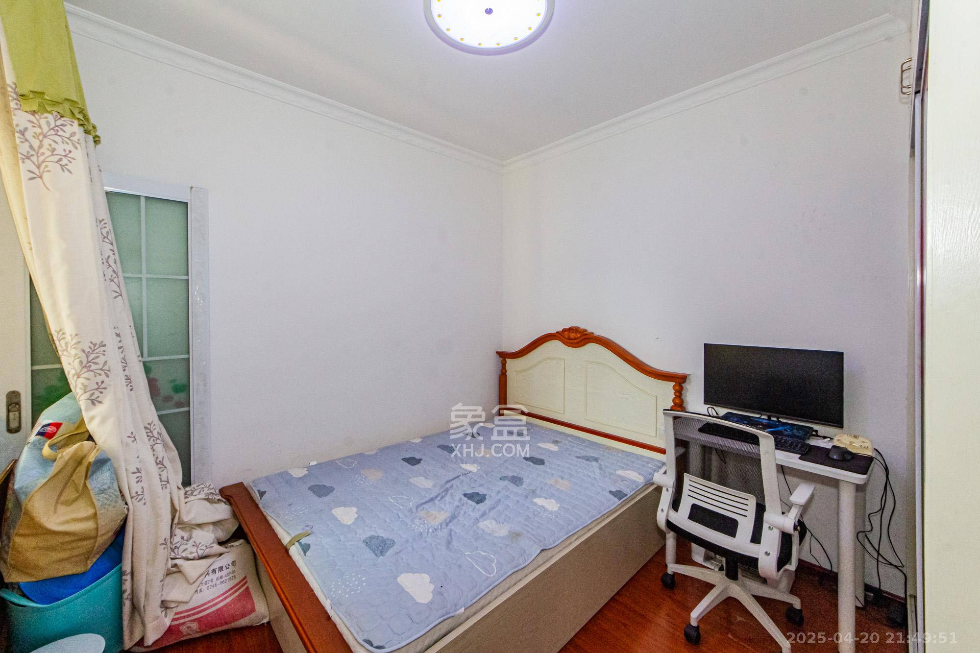 万国城(当代满庭春MOMA)三期 3室2厅1卫 81.0万 万国城(当代满庭春MOMA)三期 3室2厅1卫 81.0万卧室