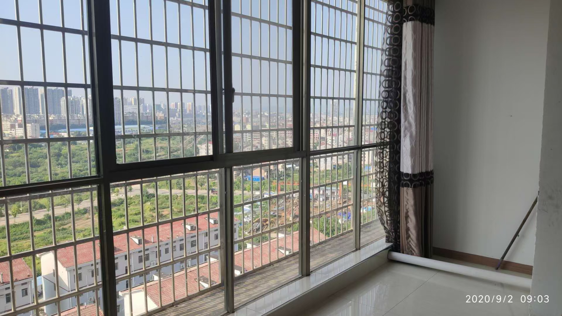 滨江水岸  3室2厅2卫    56.8万客厅