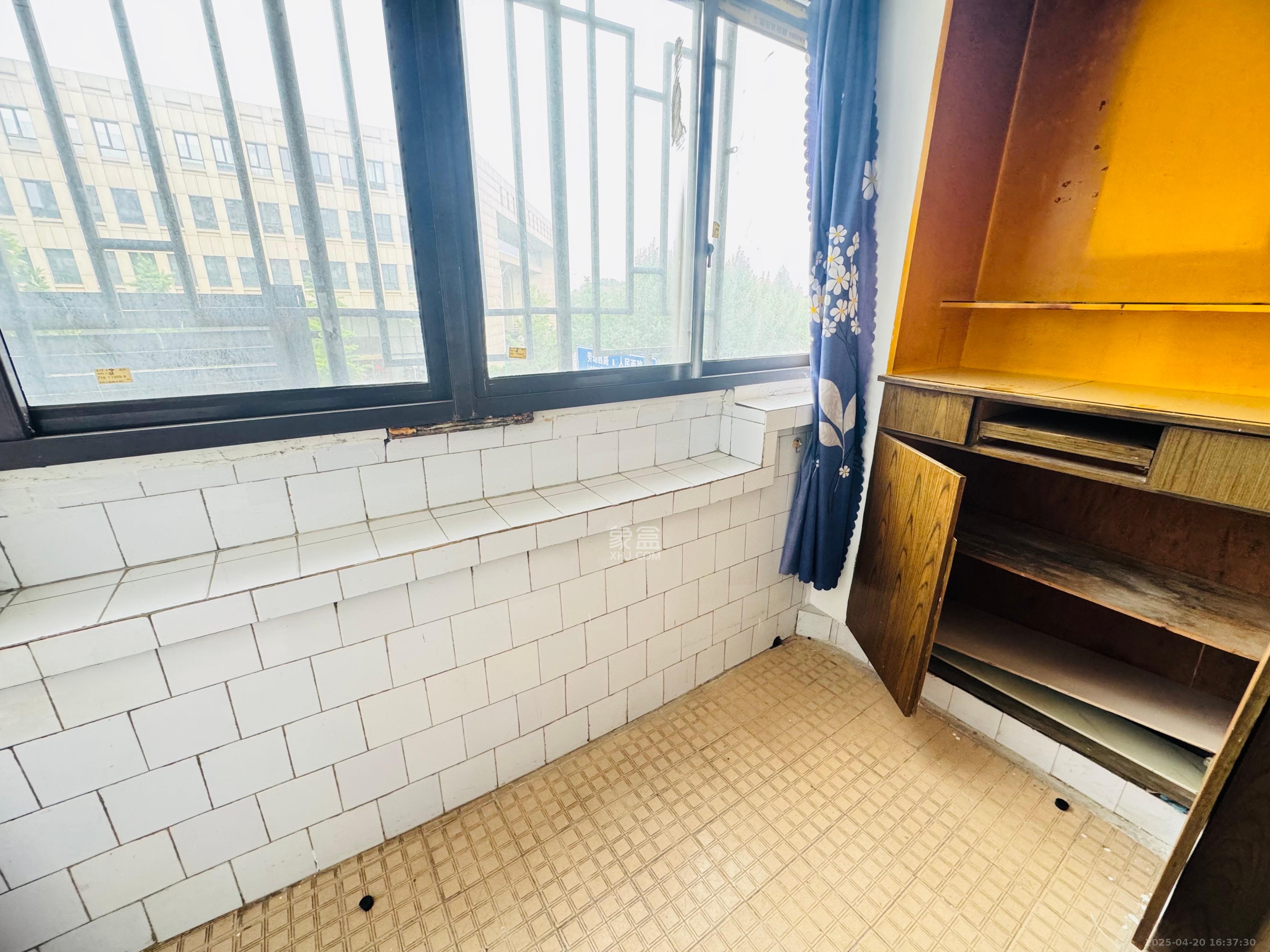 西湖路散盘  3室1厅1卫    3500.0元/月室内图