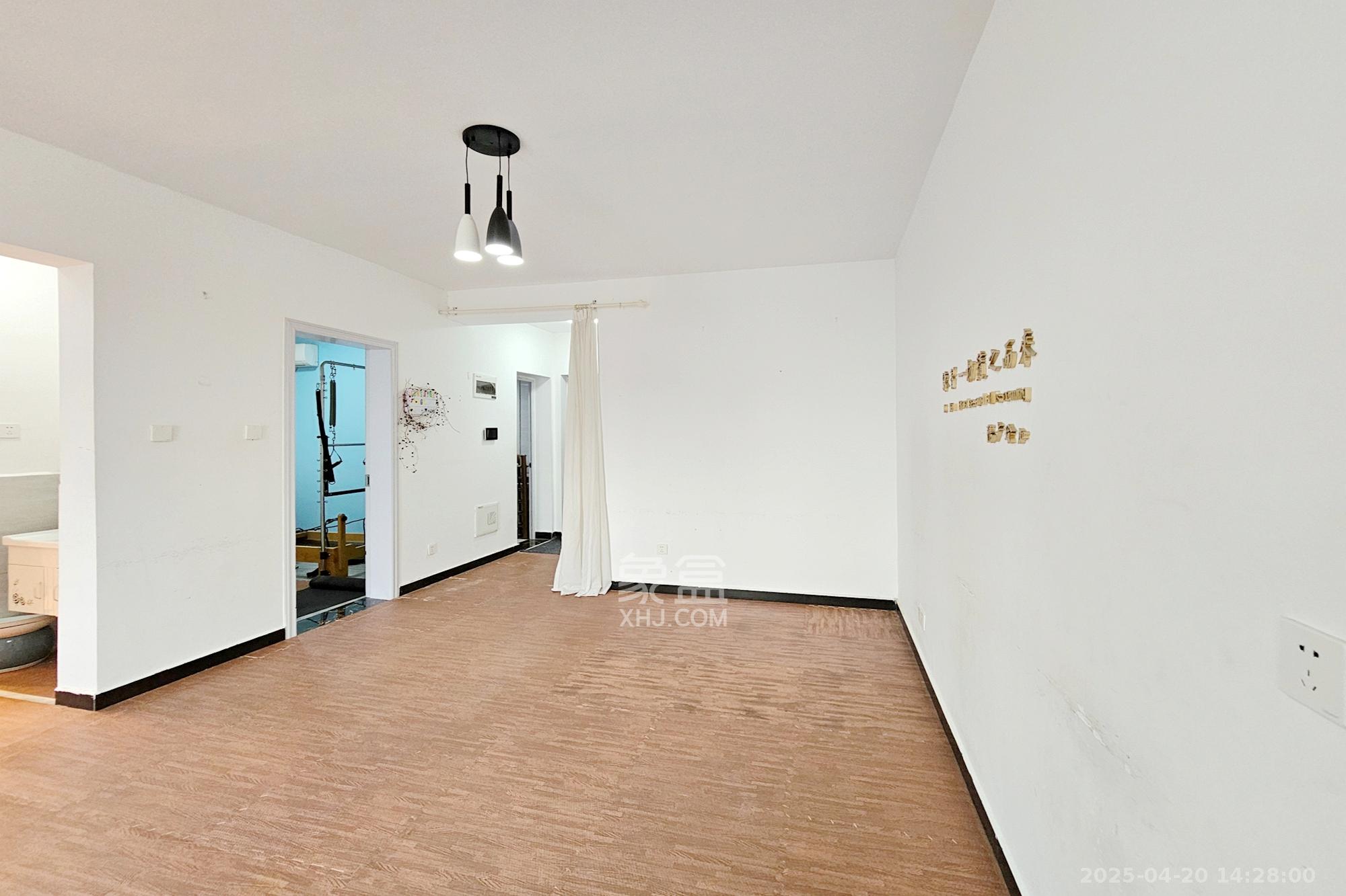 阳光城尚东湾学园区  2室1厅11卫    60.0万客厅