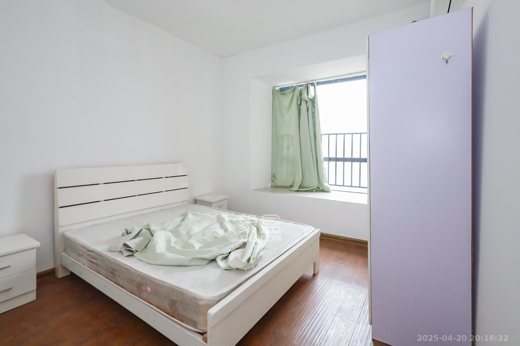兰亭都荟（璟峰苑）  3室2厅1卫   130.00万卧室