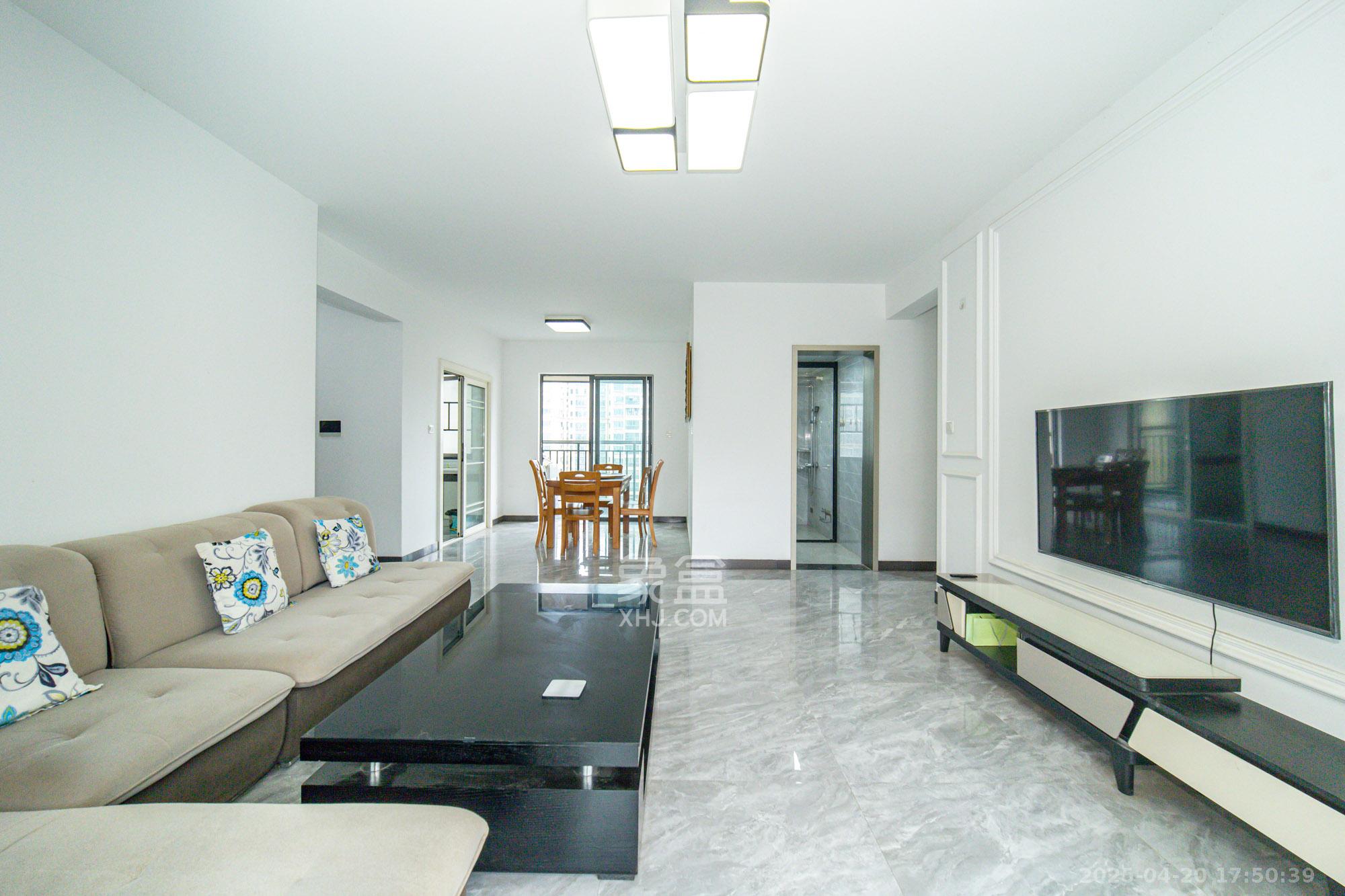 中建悦和城  4室2厅2卫    132.6万 中建悦和城  4室2厅2卫    132.6万客厅