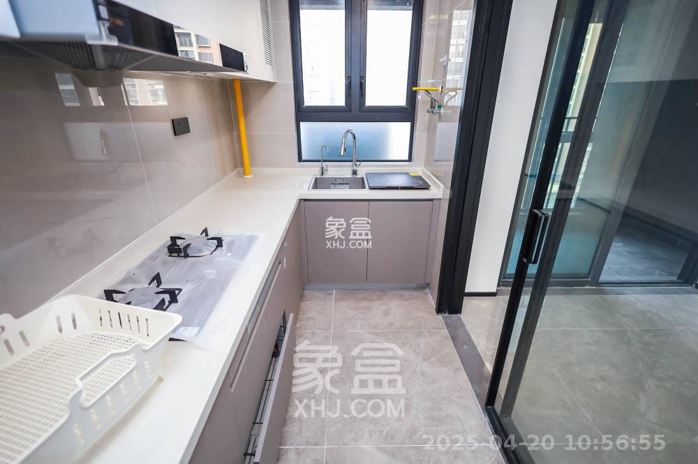 招商麓山府  4室2厅2卫    3600.0元/月室内图