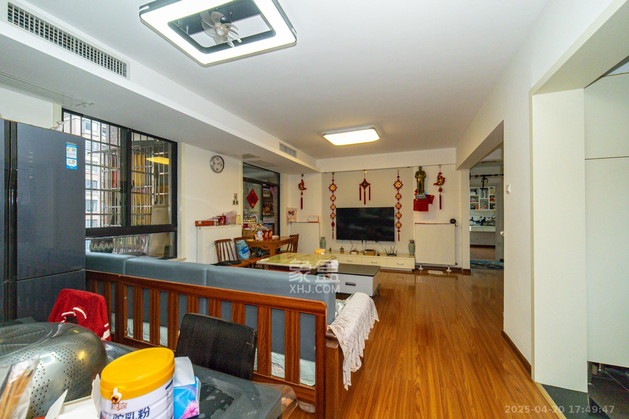 华润凤凰城一期 4室2厅2卫 96.0万 华润凤凰城一期 4室2厅2卫 96.0万客厅