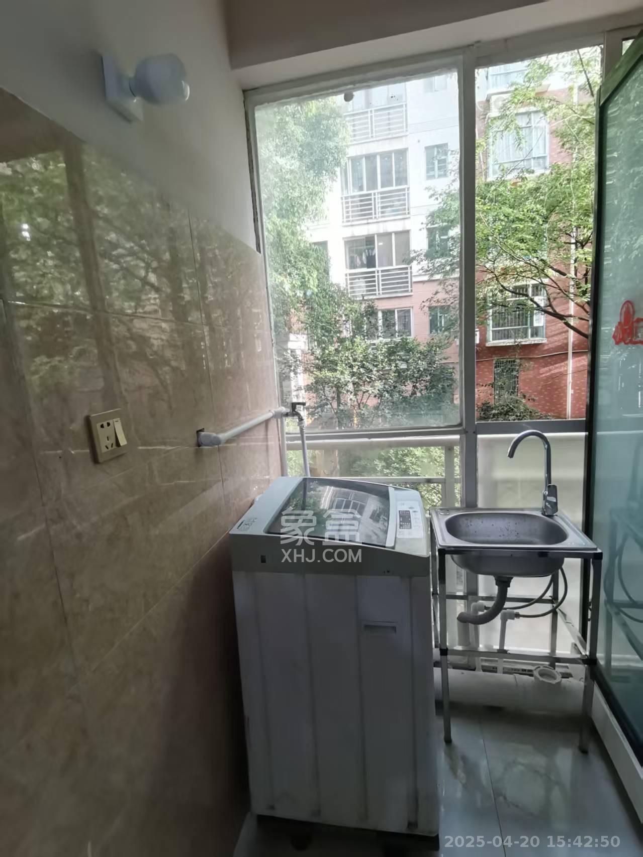 美林景园 1室2厅1卫 1000.0元/月 美林景园 1室2厅1卫 1000.0元/月室内图