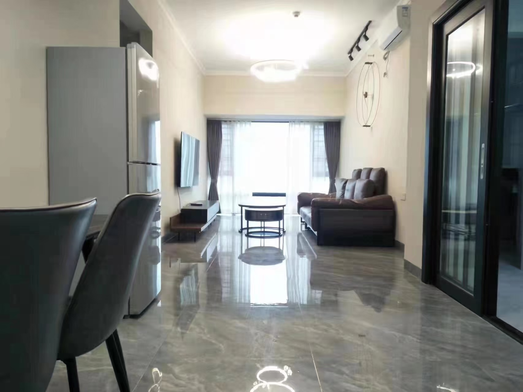 逸龙广场 2室2厅1卫 140.0万 逸龙广场 2室2厅1卫 140.0万客厅