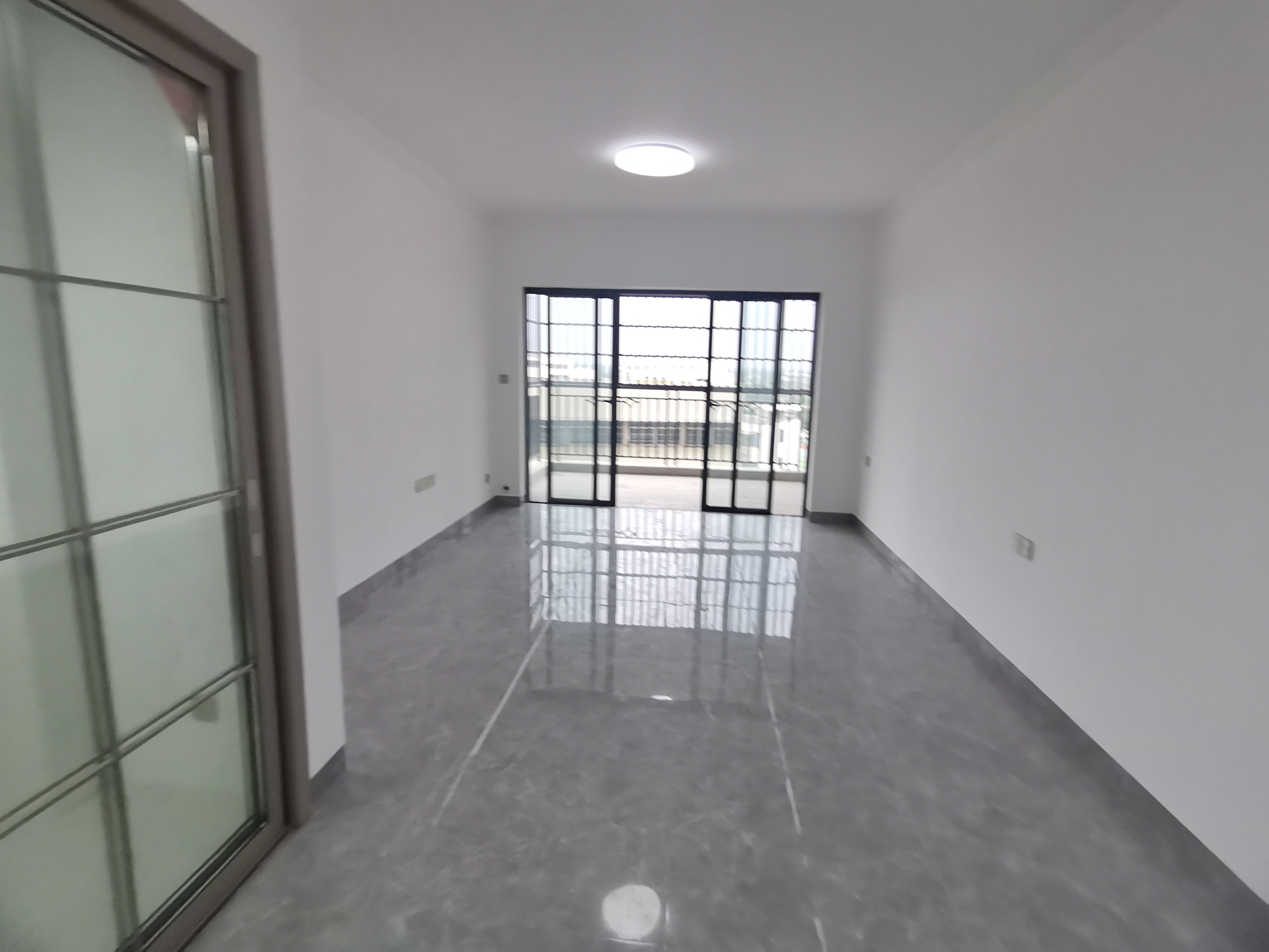 万景峰一期  3室2厅1卫    2000.0元/月 万景峰一期  3室2厅1卫    2000.0元/月室内图