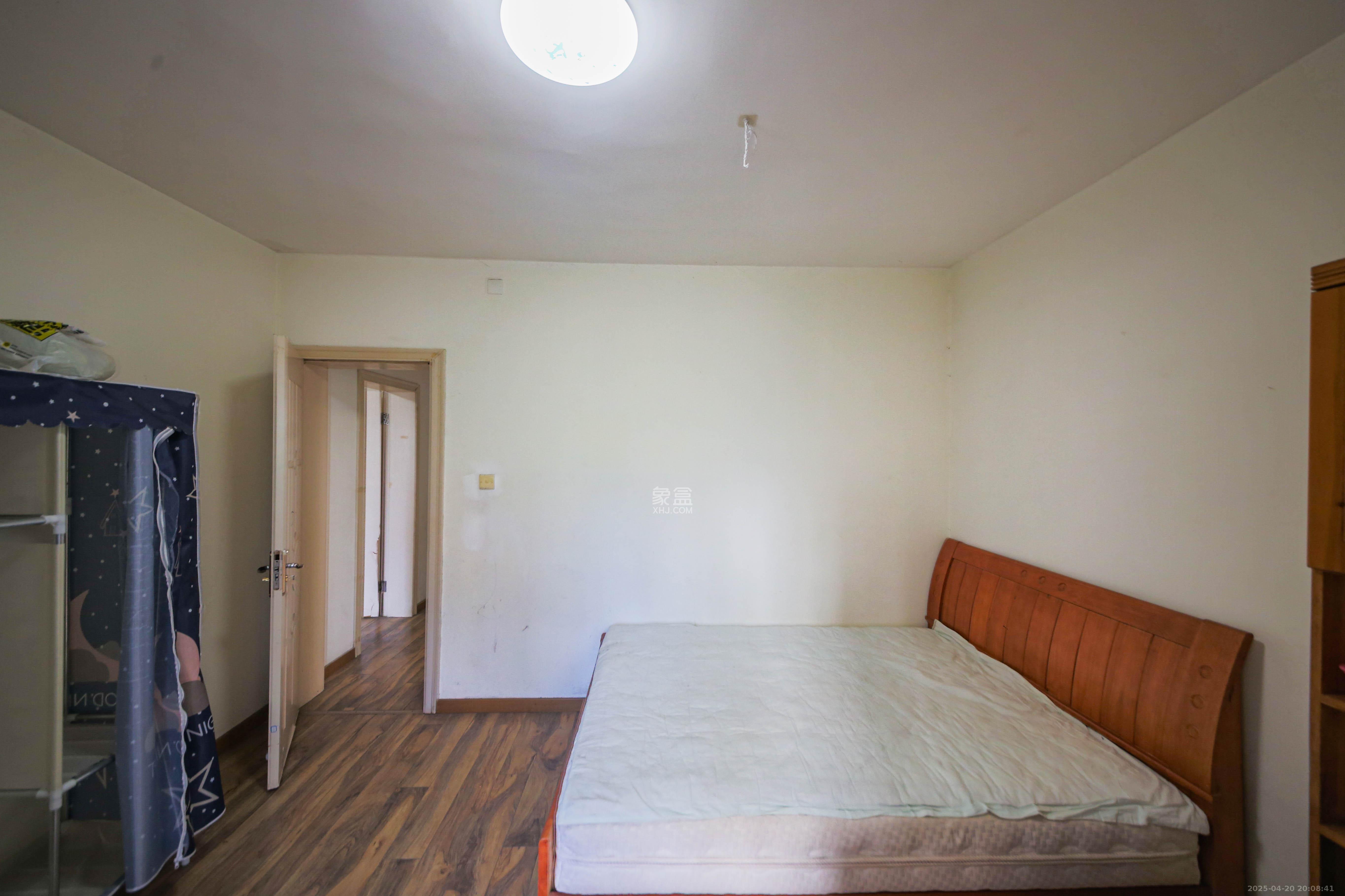 佳乐公寓 3室2厅2卫 56.0万 佳乐公寓 3室2厅2卫 56.0万卧室