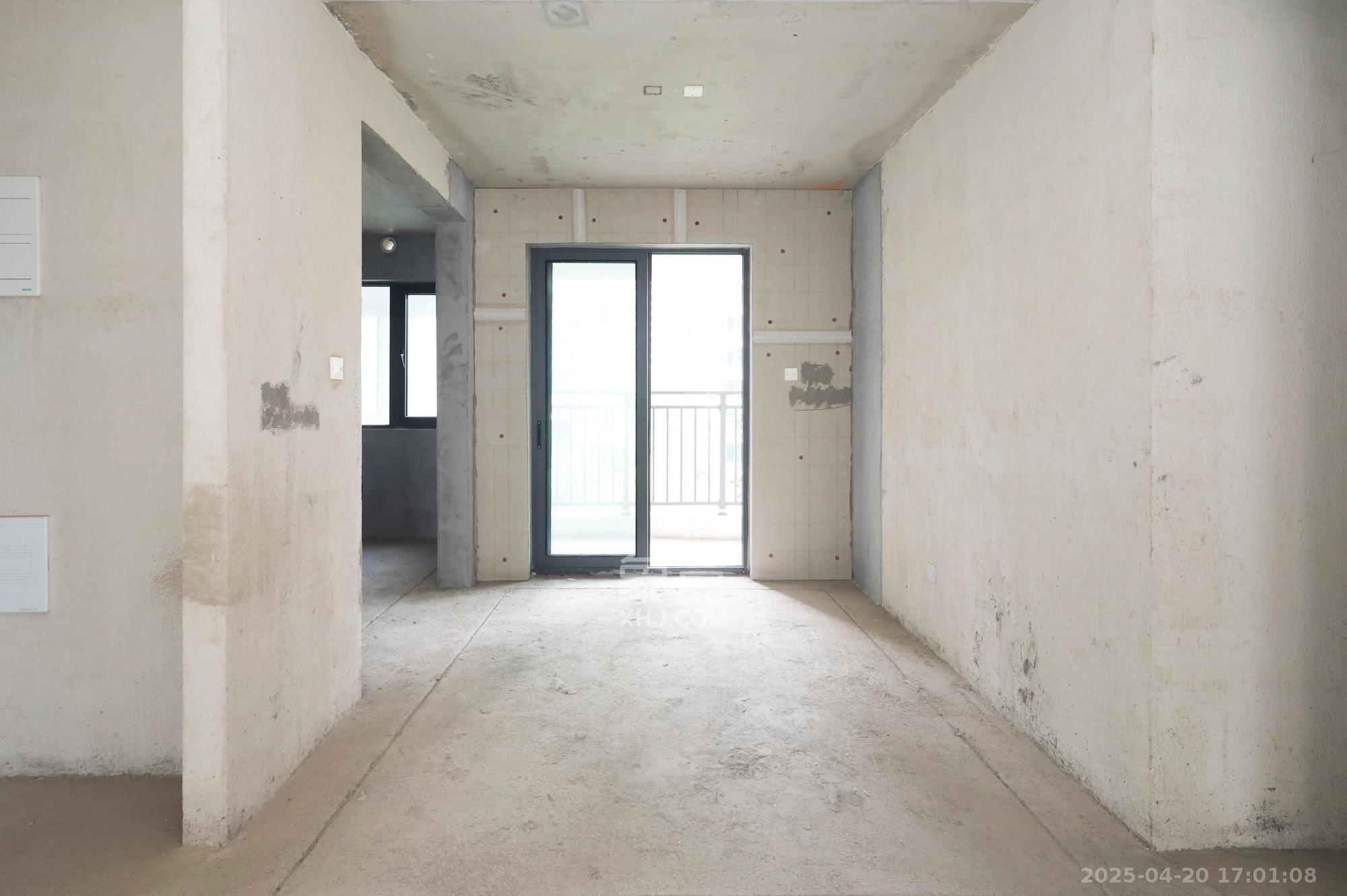 长沙北中心保利时代B区  4室2厅2卫    118.0万 长沙北中心保利时代B区  4室2厅2卫    118.0万客厅