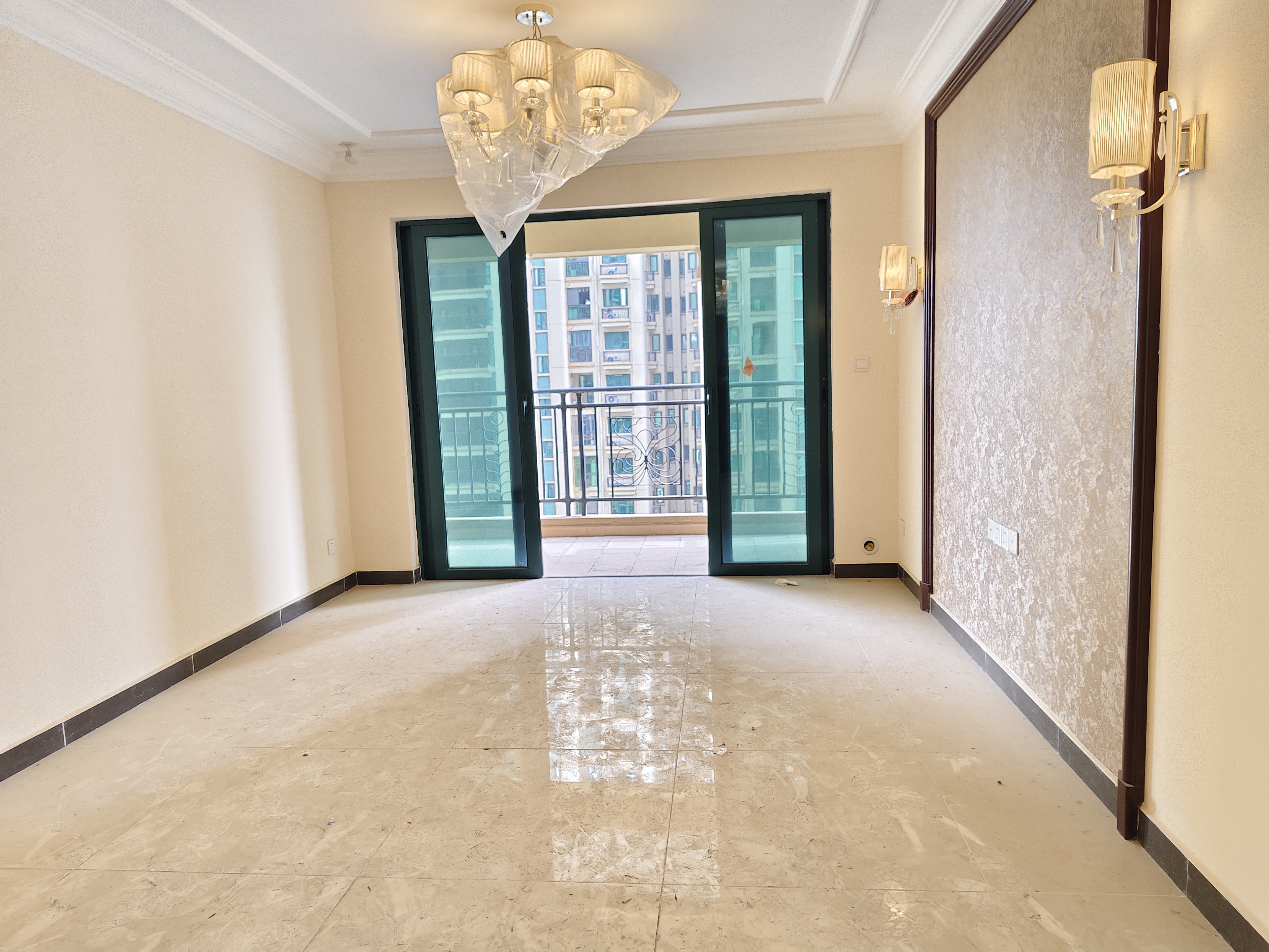 恒大绿洲 3室2厅2卫 1300.0元/月 恒大绿洲 3室2厅2卫 1300.0元/月室内图