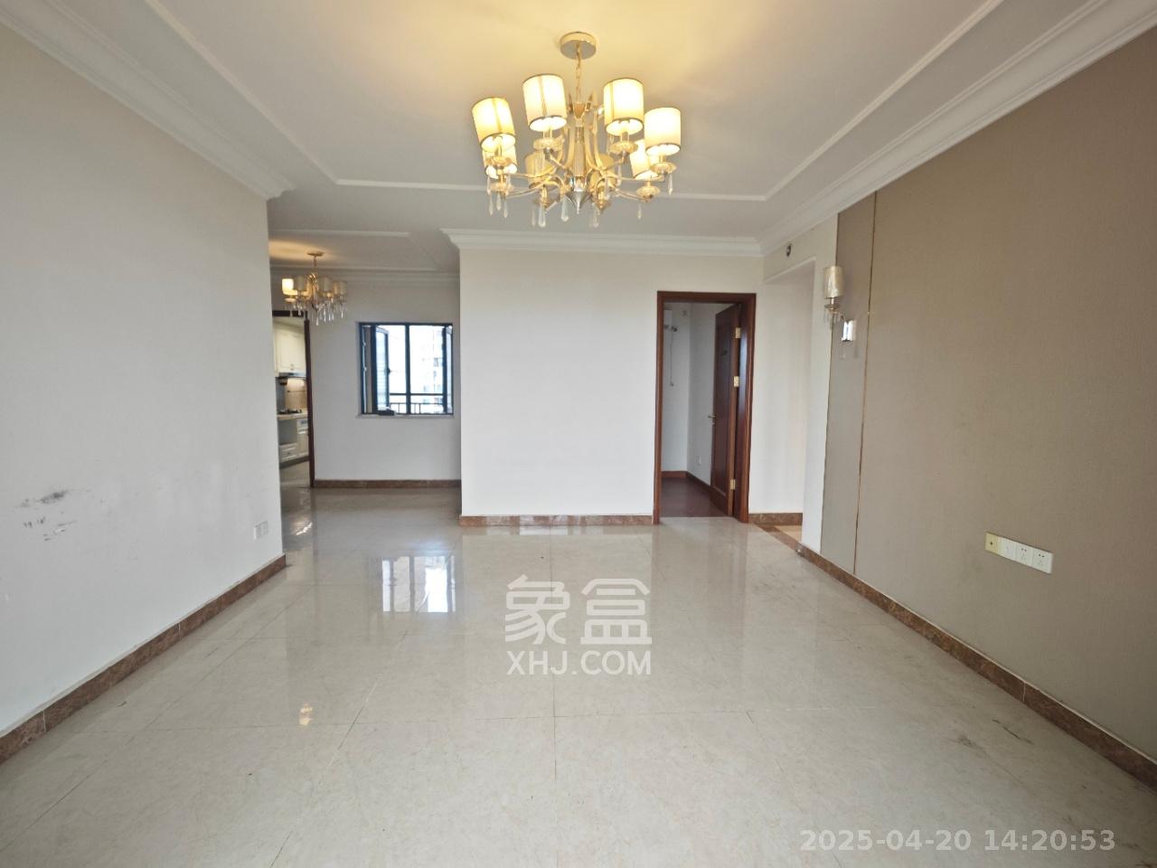 恒大御景半岛 4室2厅2卫 70.0万 恒大御景半岛 4室2厅2卫 70.0万客厅