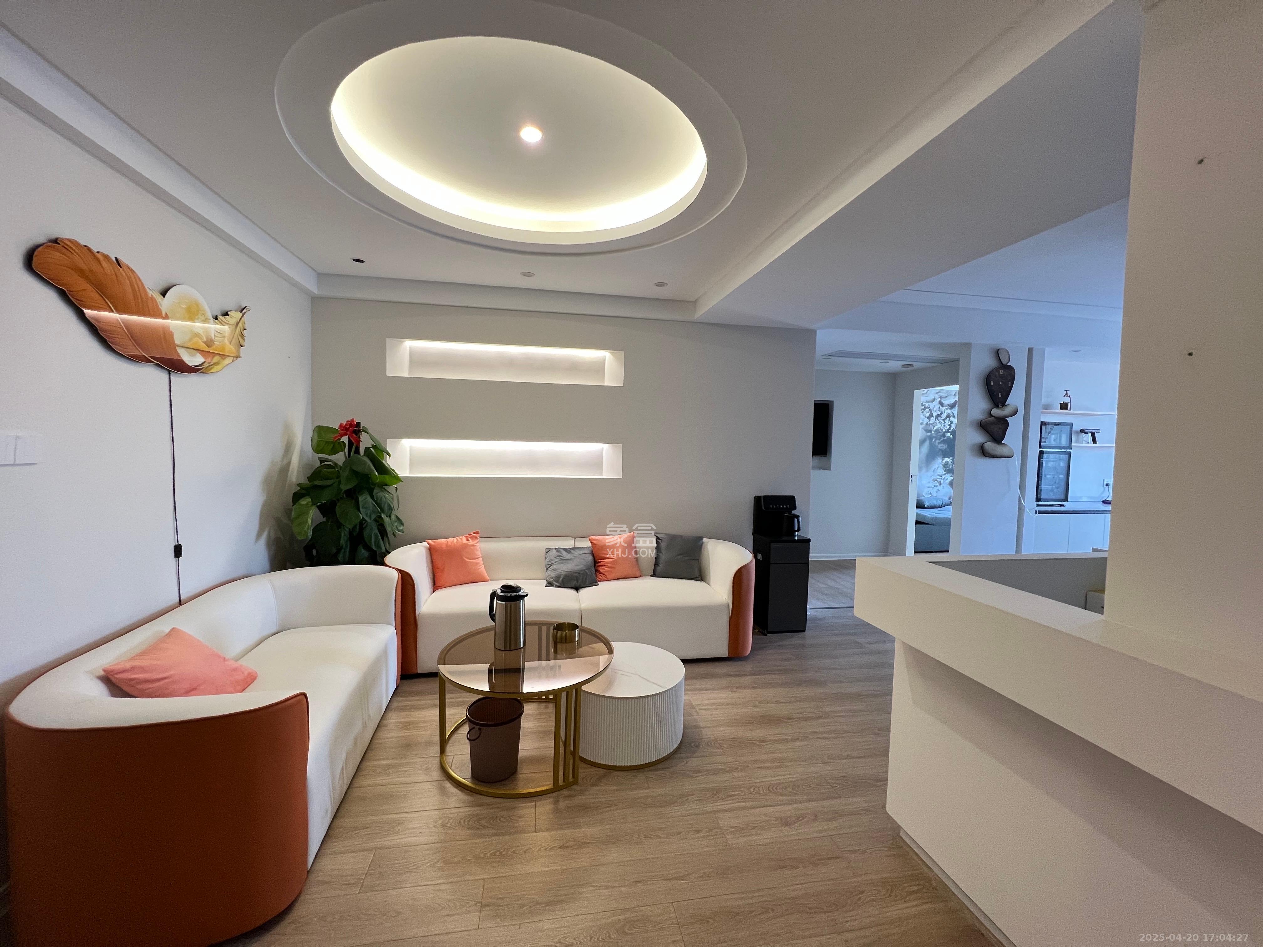 长房中庭国际(东郡华蓉广场) 5室2厅1卫 6800.0元/月 长房中庭国际(东郡华蓉广场) 5室2厅1卫 6800.0元/月室内图