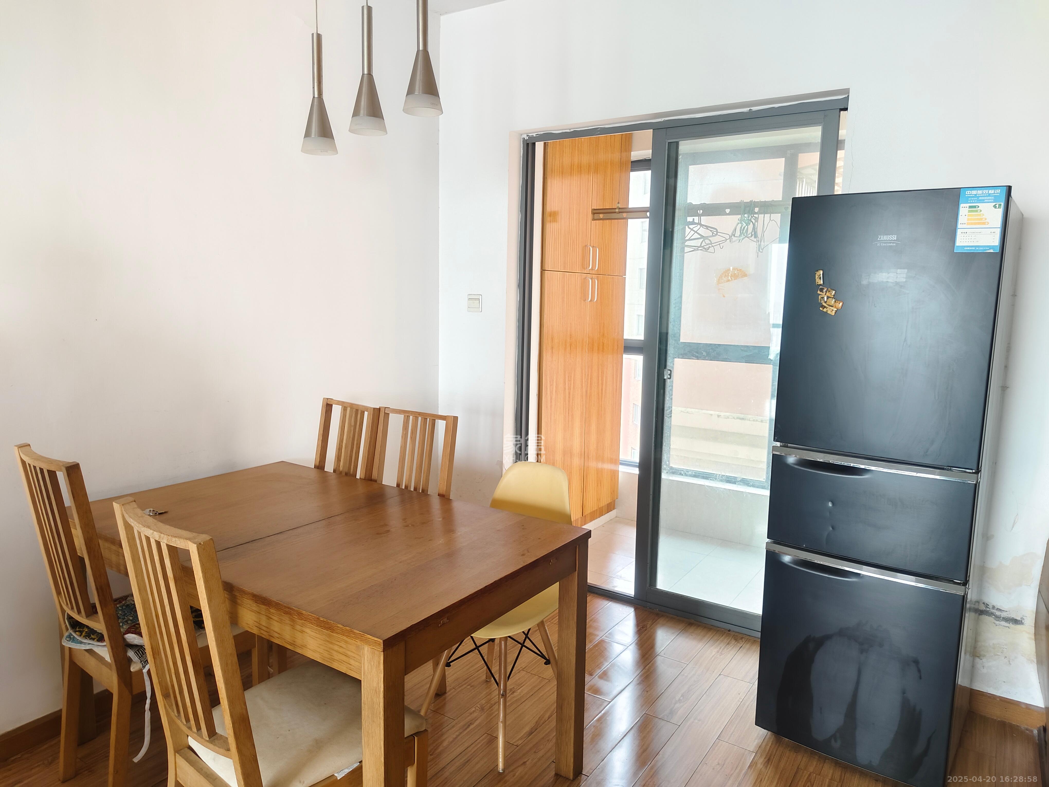 上海城小区 2室2厅2卫 2200.0元/月 上海城小区 2室2厅2卫 2200.0元/月室内图