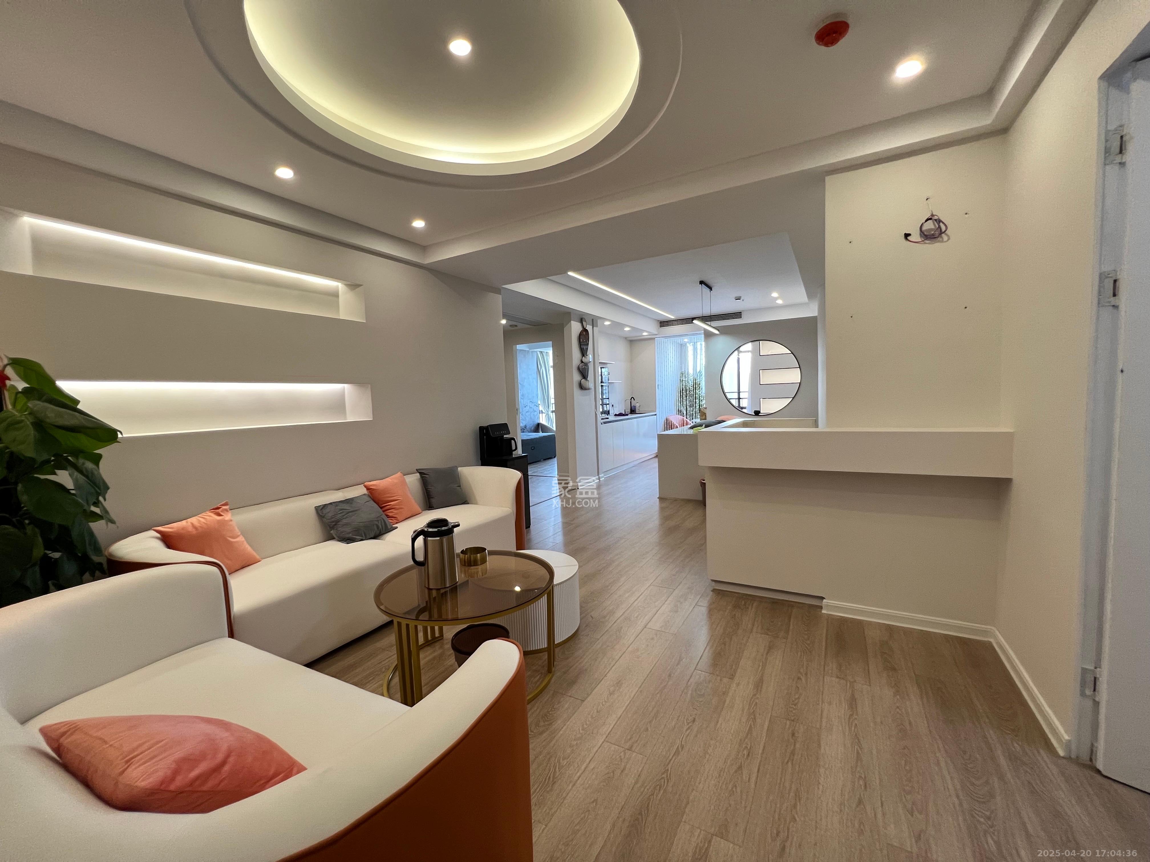 长房中庭国际(东郡华蓉广场) 5室2厅1卫 6800.0元/月 长房中庭国际(东郡华蓉广场) 5室2厅1卫 6800.0元/月室内图