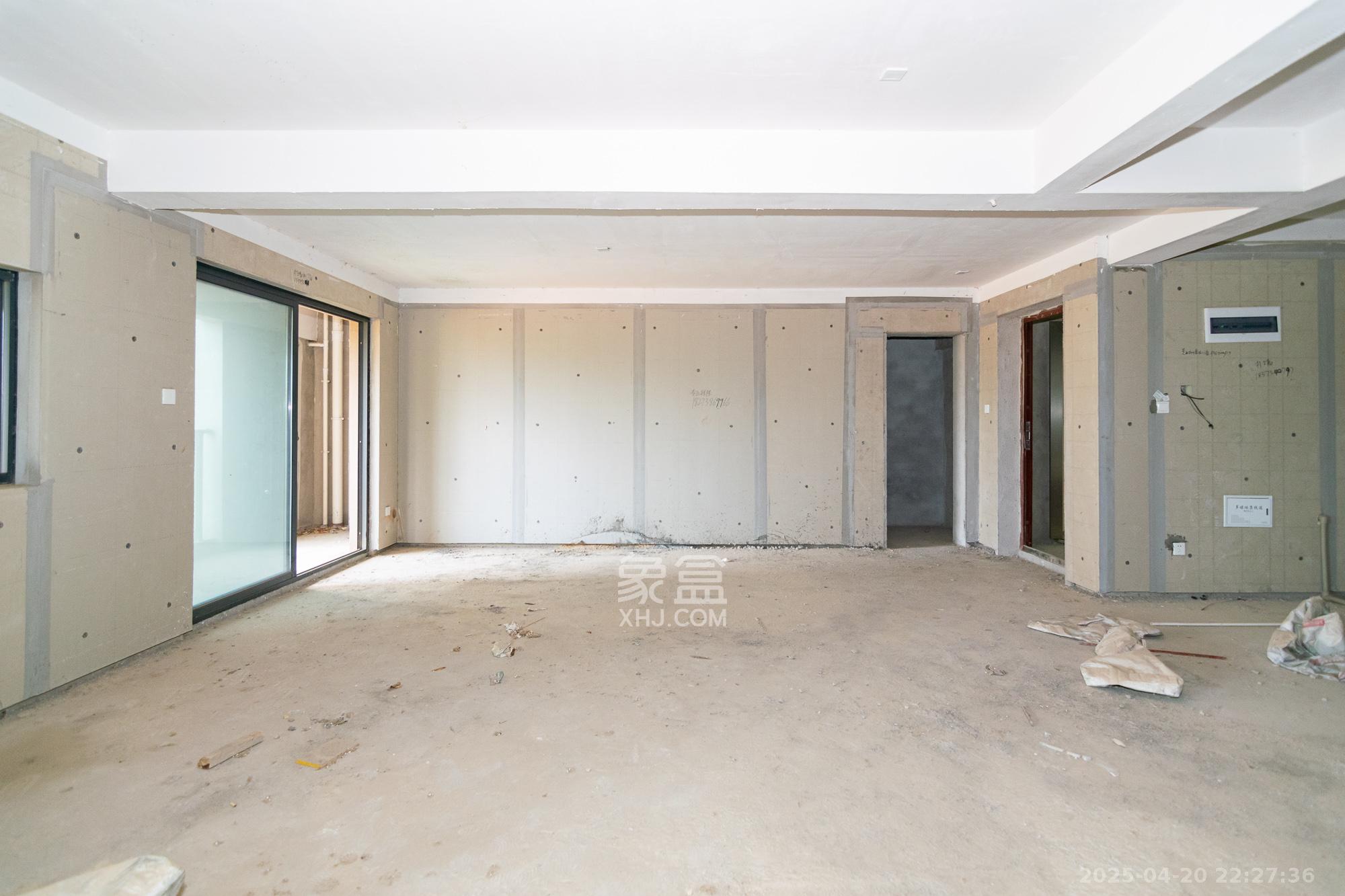 朗诗麓岛 4室2厅2卫 85.0万 朗诗麓岛 4室2厅2卫 85.0万客厅