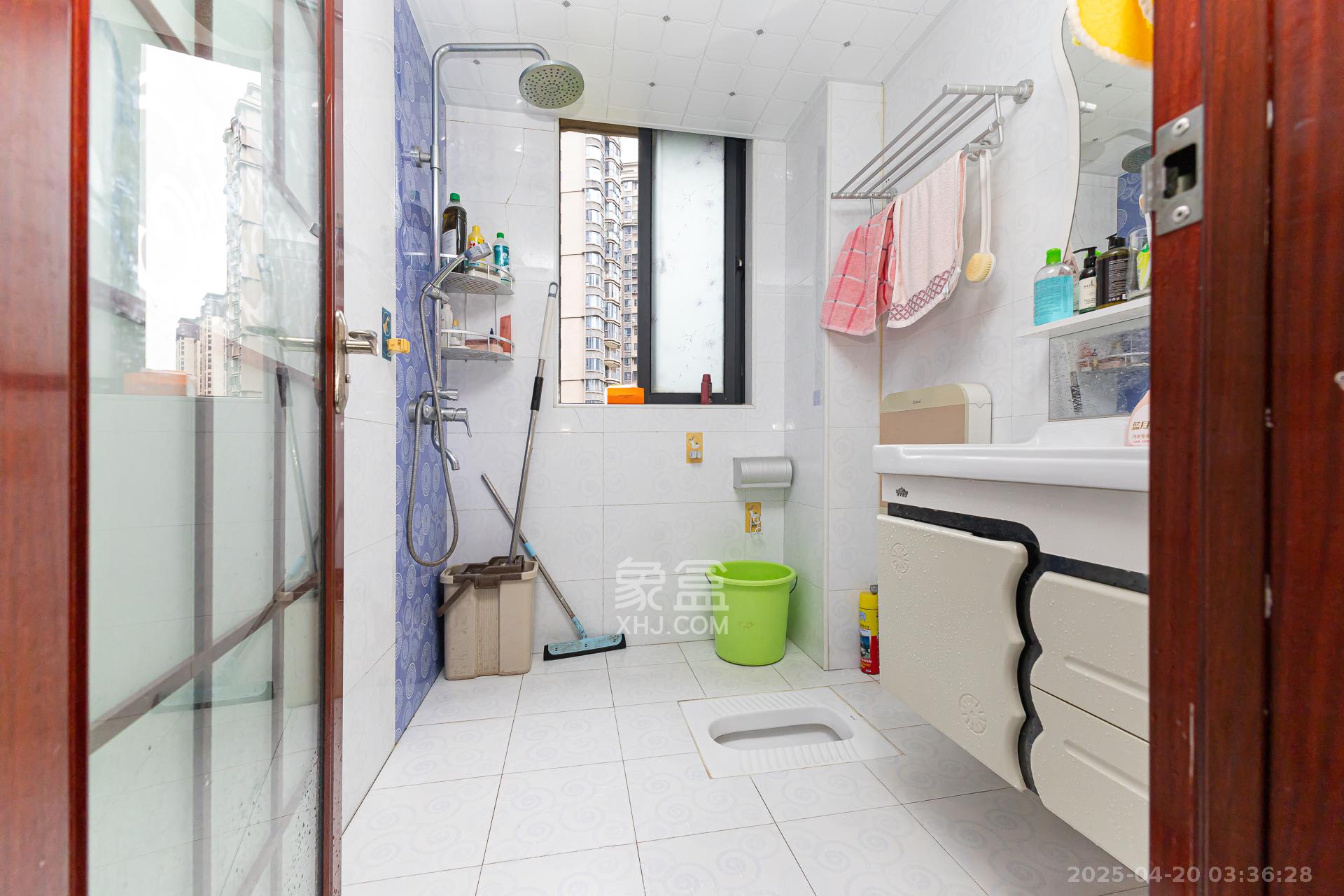 名家翡翠花园 1室2厅1卫 120.0万 名家翡翠花园 1室2厅1卫 120.0万卫生间