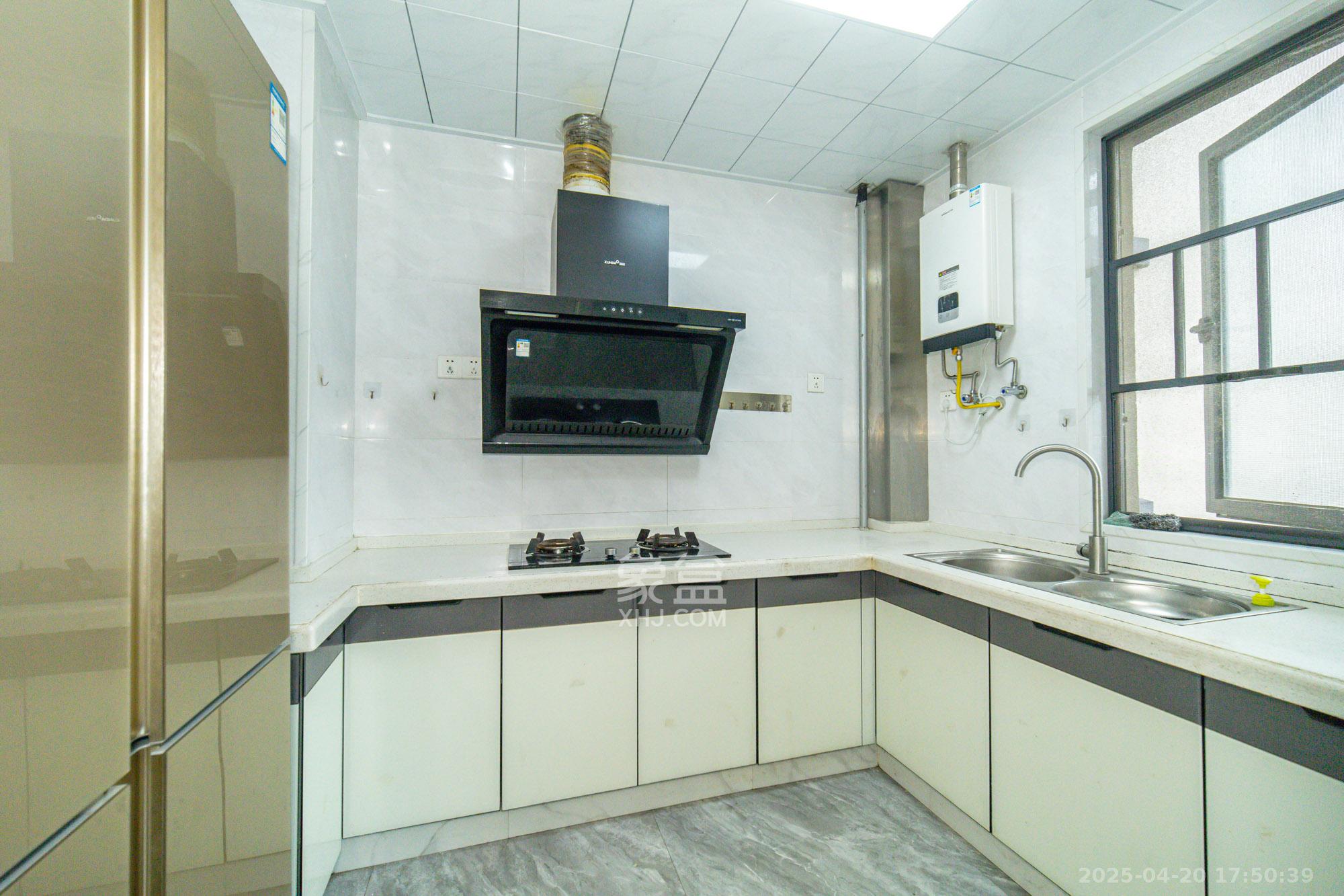 中建悦和城  4室2厅2卫    132.6万 中建悦和城  4室2厅2卫    132.6万厨房