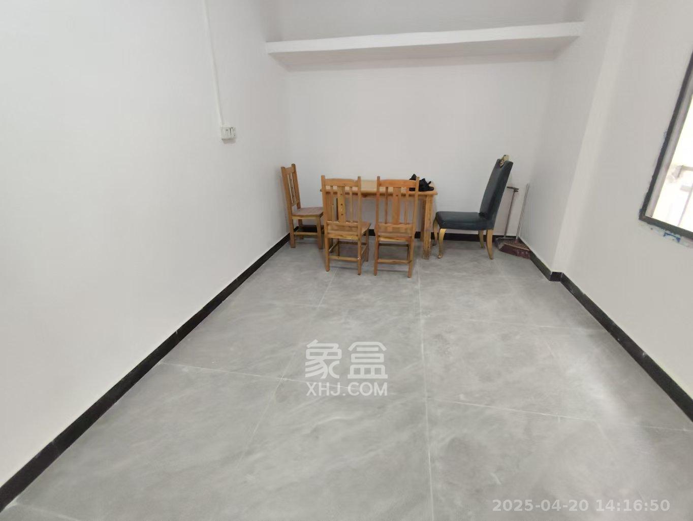 通泰街散盘  3室0厅1卫   2100.00元/月
