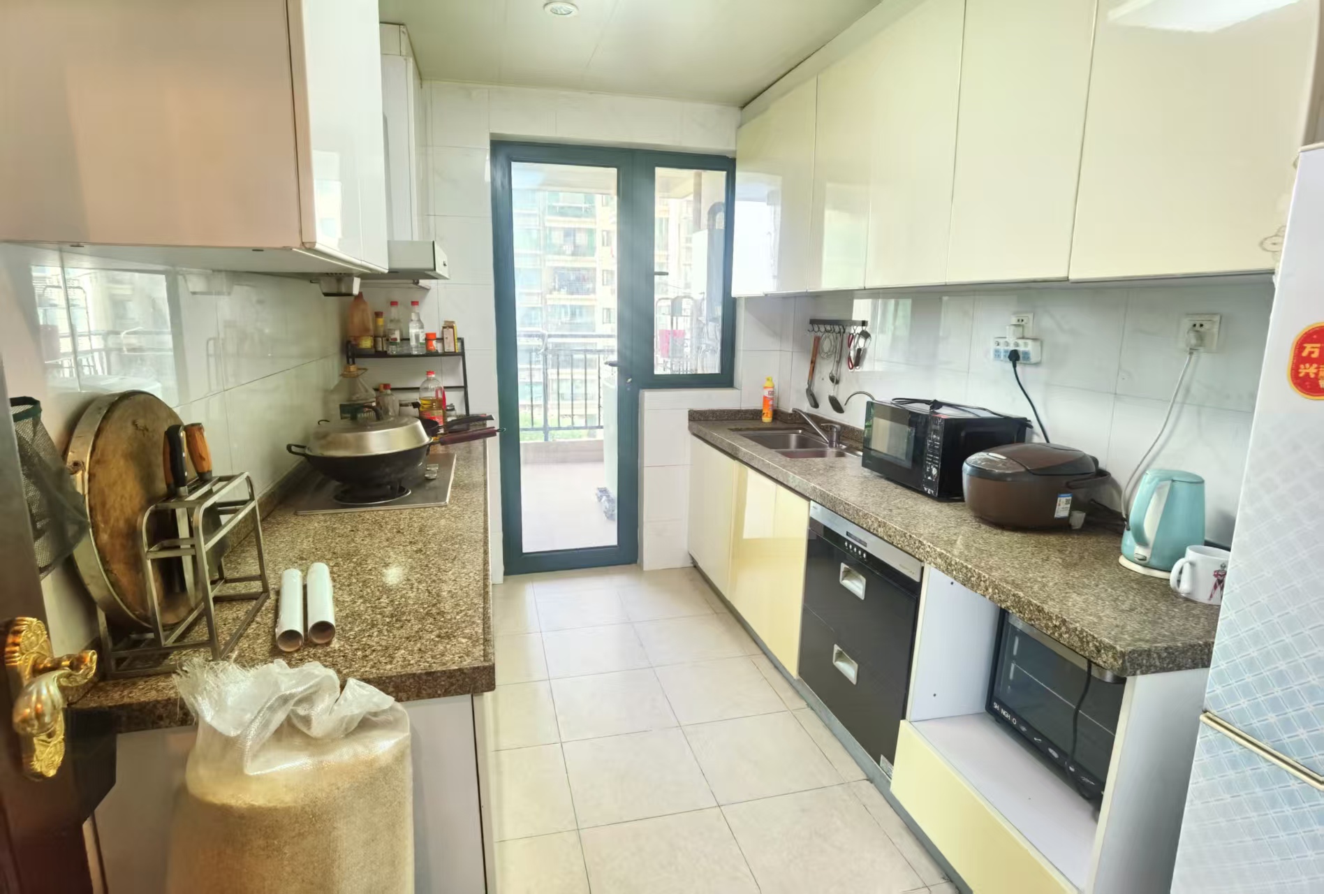 恒大绿洲 3室2厅2卫 1900.0元/月 恒大绿洲 3室2厅2卫 1900.0元/月室内图