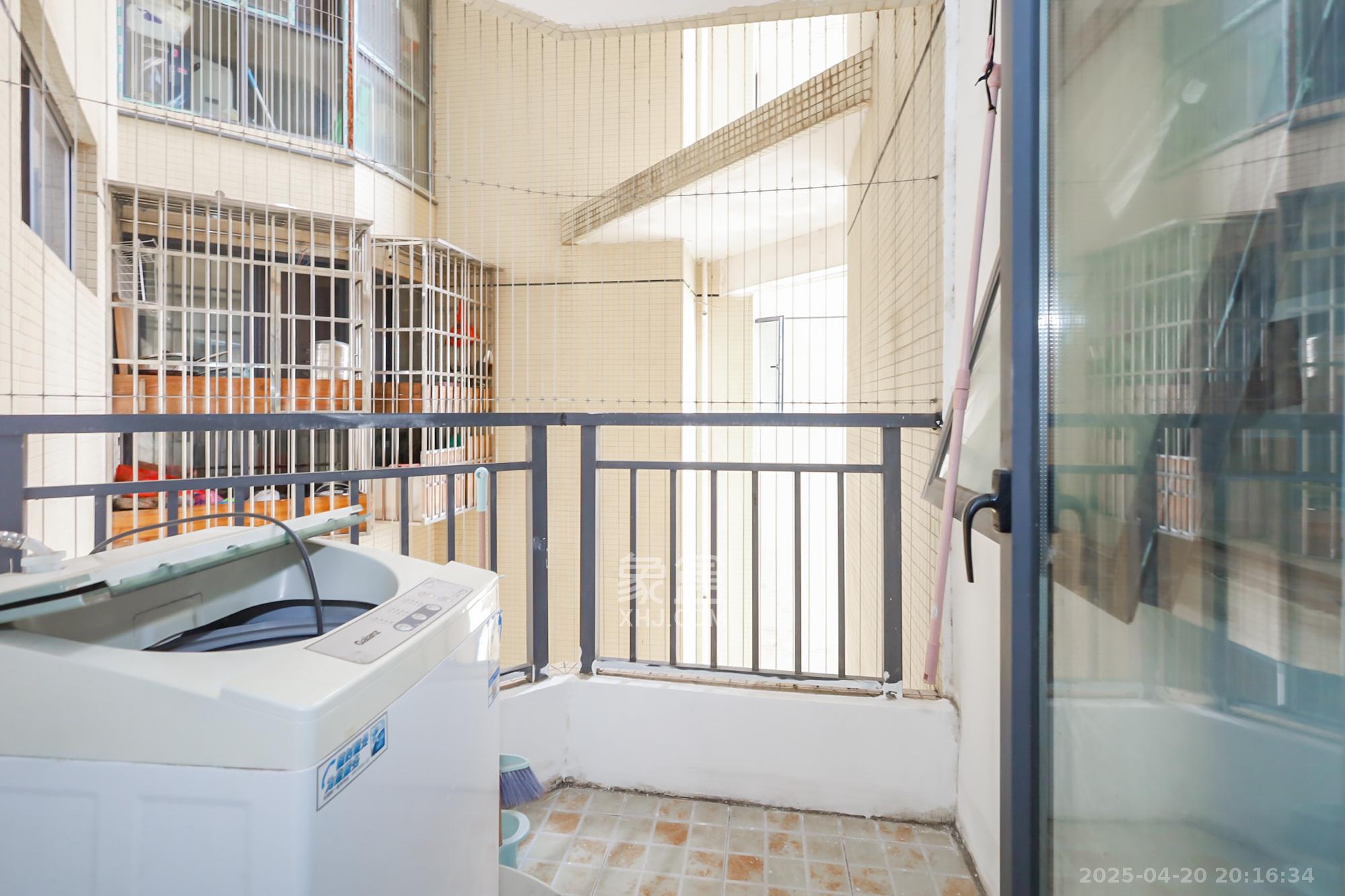 兰亭都荟（璟峰苑）  3室2厅1卫   130.00万阳台