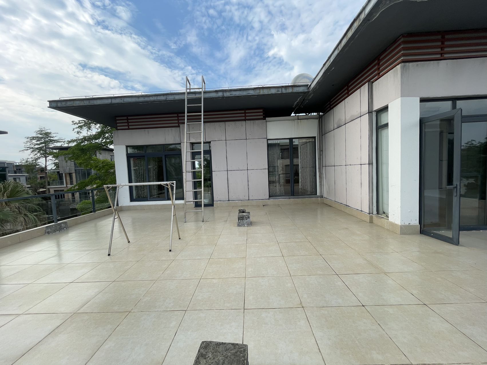 鸿洲江山  9室3厅3卫   25000.00元/月室内图