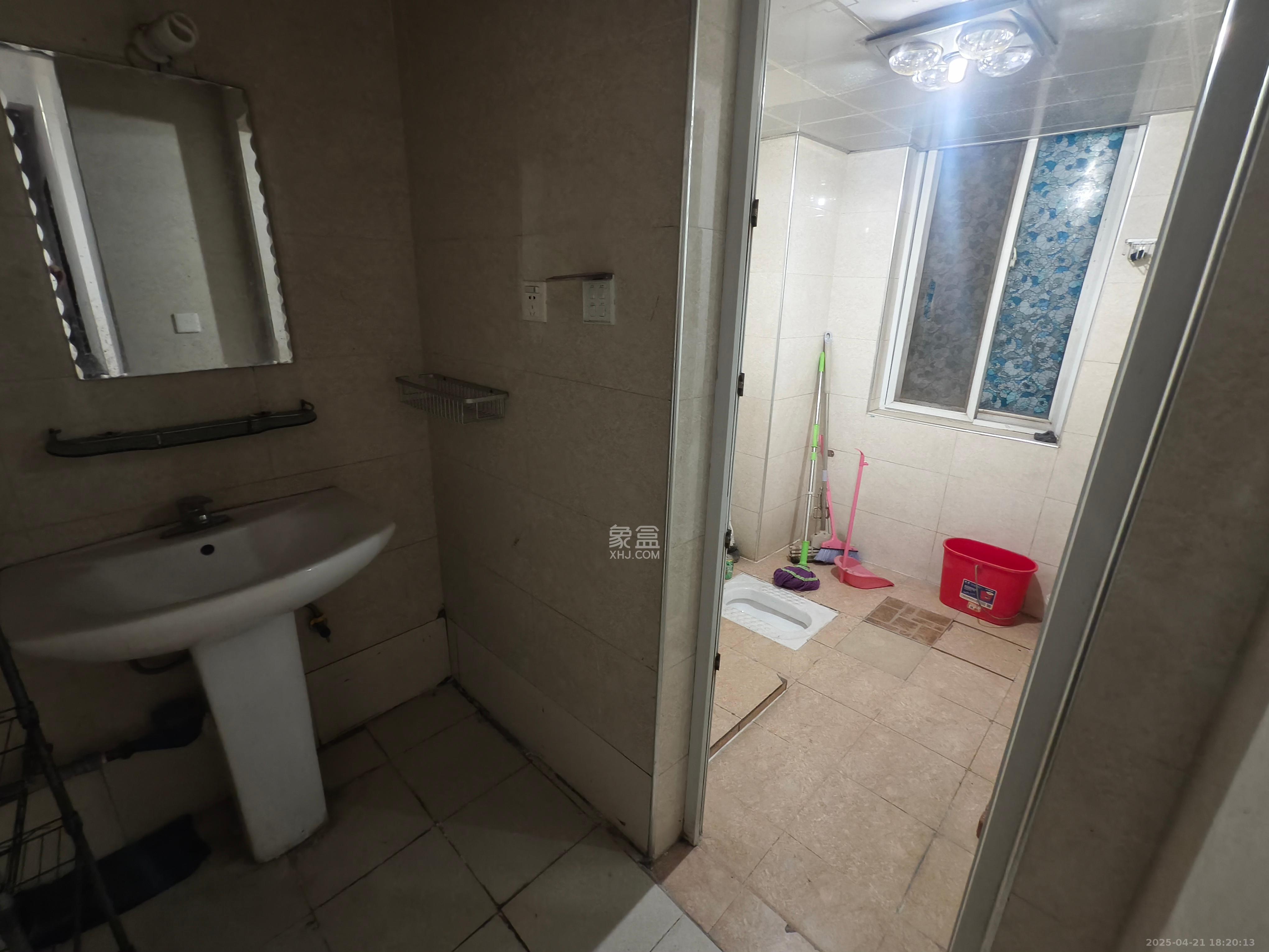 都江新城(都江新苑) 3室2厅2卫 2400.0元/月 都江新城(都江新苑) 3室2厅2卫 2400.0元/月室内图