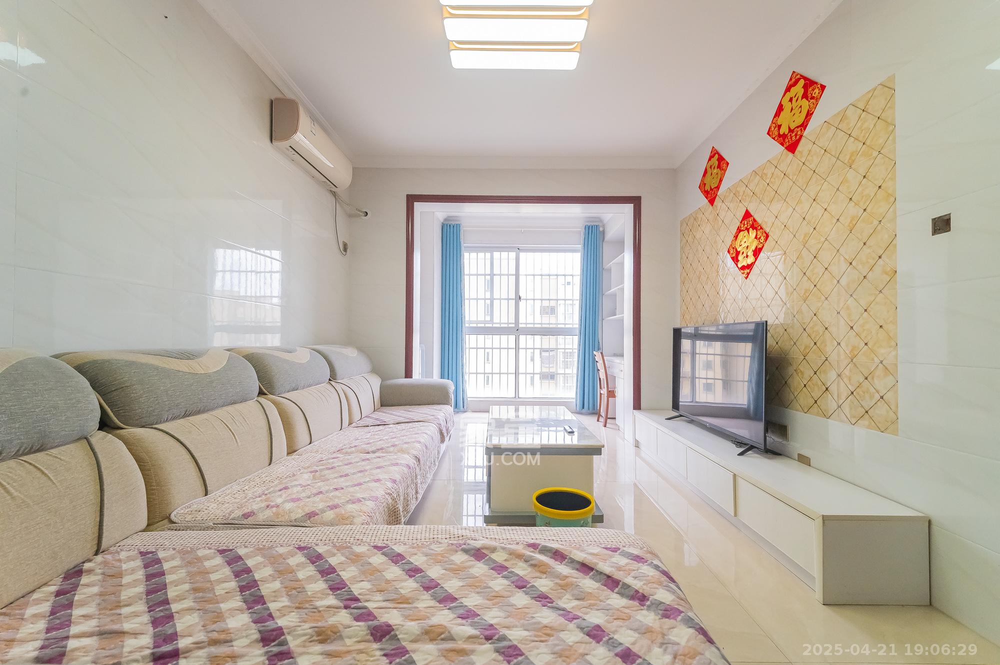 MOMA当代广场 3室2厅1卫 58.8万 MOMA当代广场 3室2厅1卫 58.8万客厅