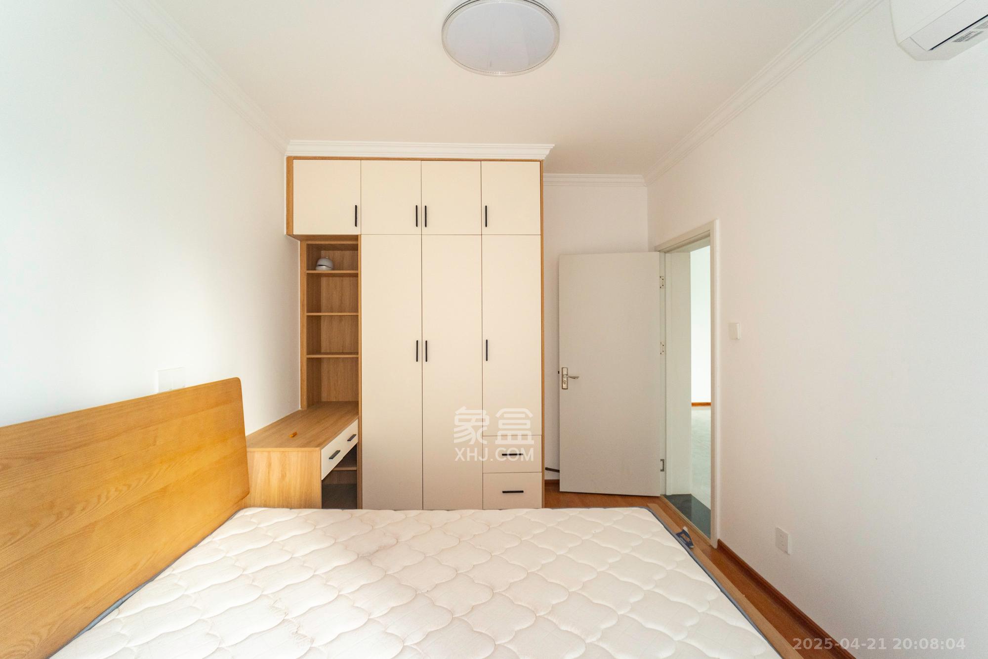 恒广国际景园一二区  1室2厅1卫    60.0万 恒广国际景园一二区  1室2厅1卫    60.0万卧室