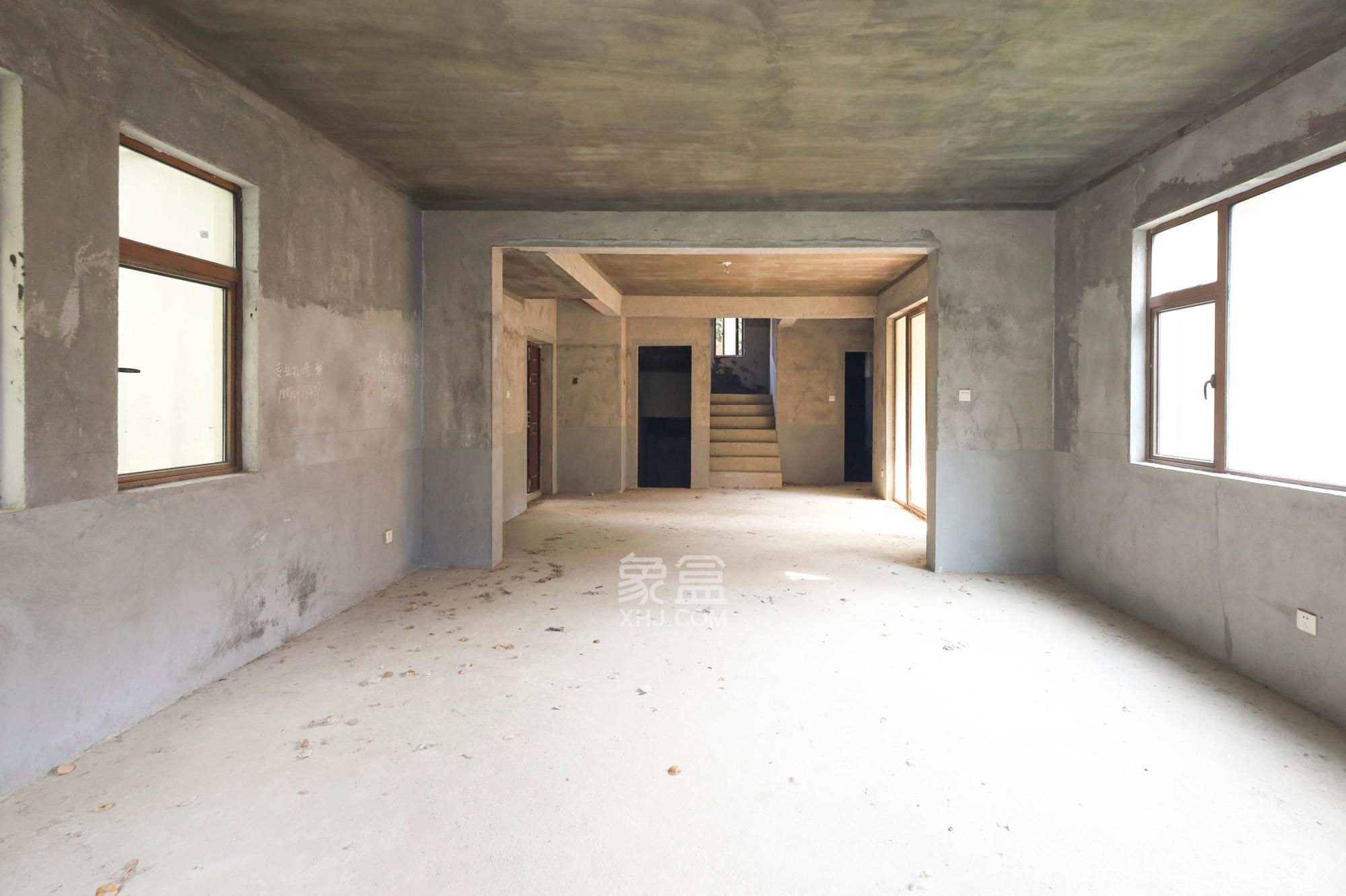 山语城二期 1室0厅0卫 428.0万 山语城二期 1室0厅0卫 428.0万客厅