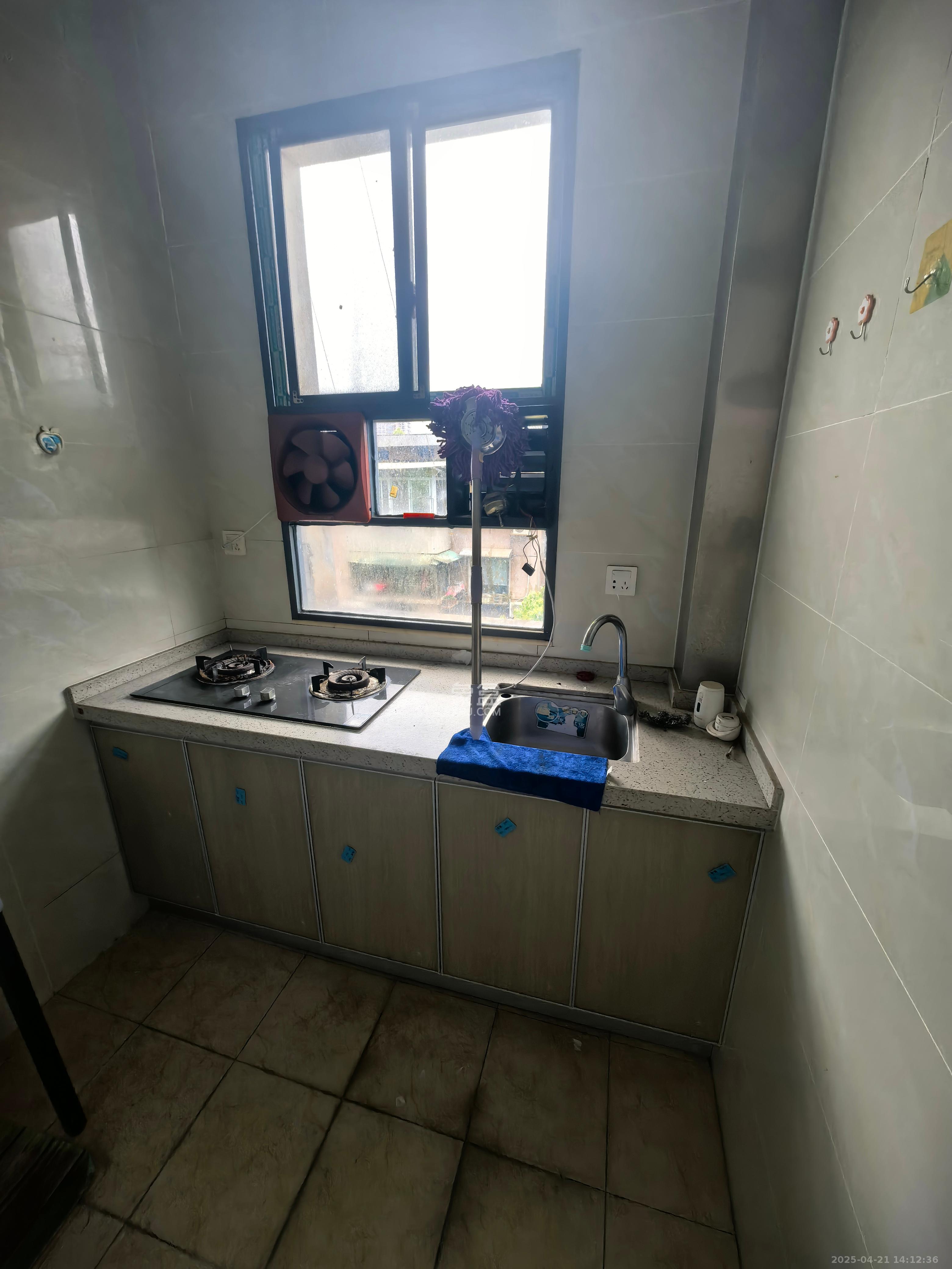 湖南中医学院梨子山宿舍/湖南省中医附一医院 3室1厅1卫 1700.0元/月 湖南中医学院梨子山宿舍/湖南省中医附一医院 3室1厅1卫 1700.0元/月室内图