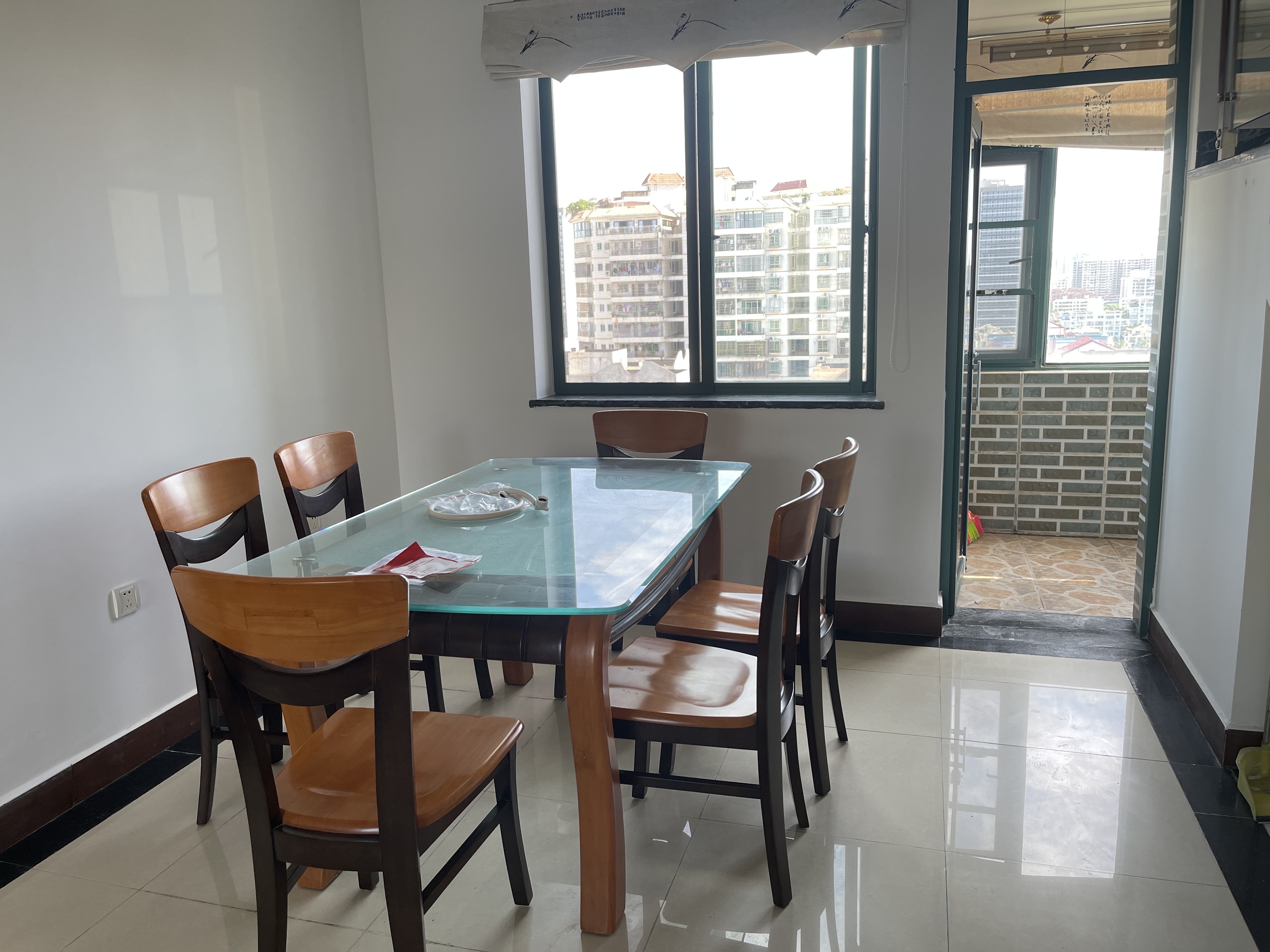 金碧雅苑 4室2厅2卫 210.0万 金碧雅苑 4室2厅2卫 210.0万客厅