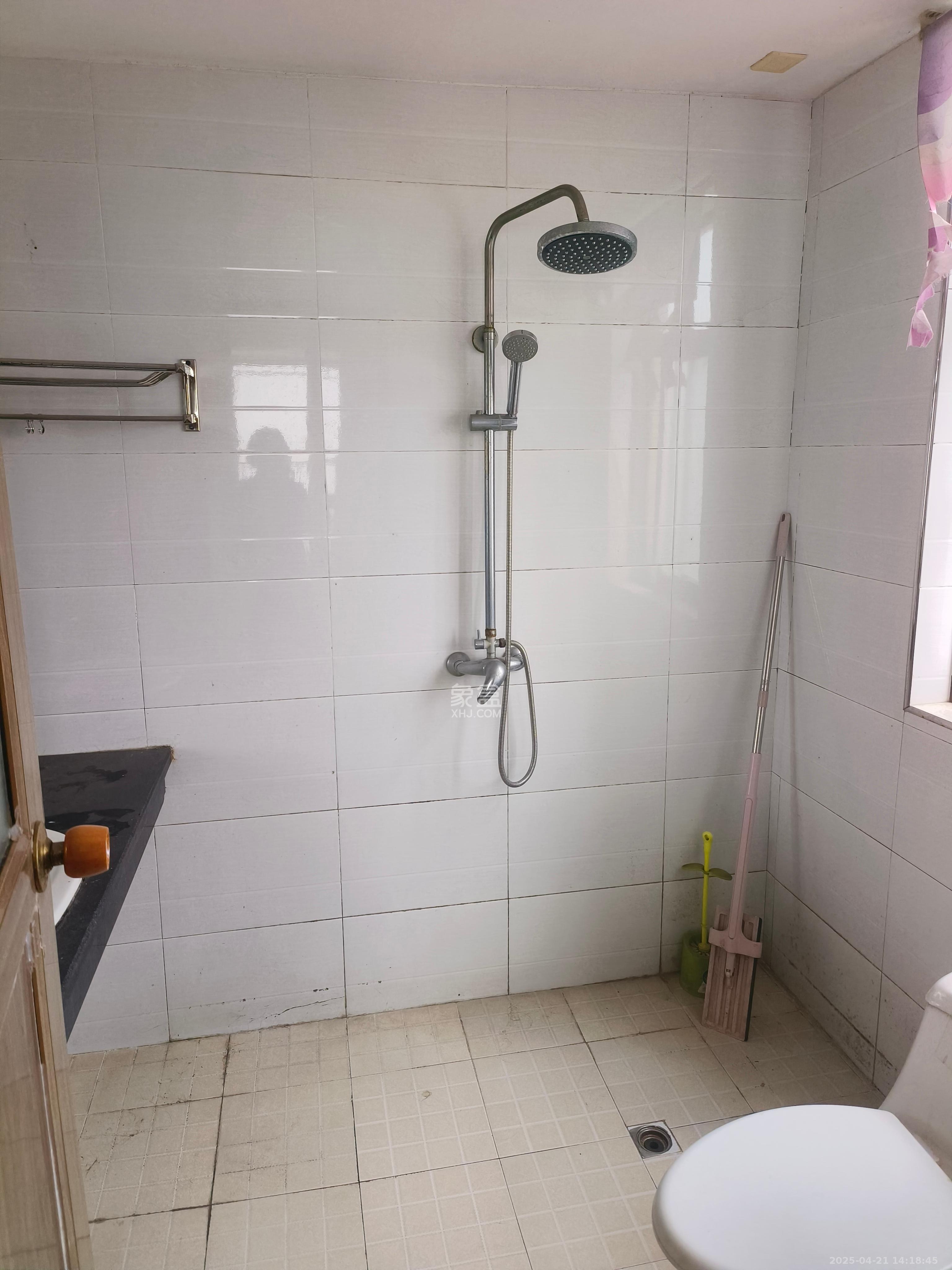 钱隆樽品(一、二、三期) 4室2厅2卫 2400.0元/月 钱隆樽品(一、二、三期) 4室2厅2卫 2400.0元/月室内图