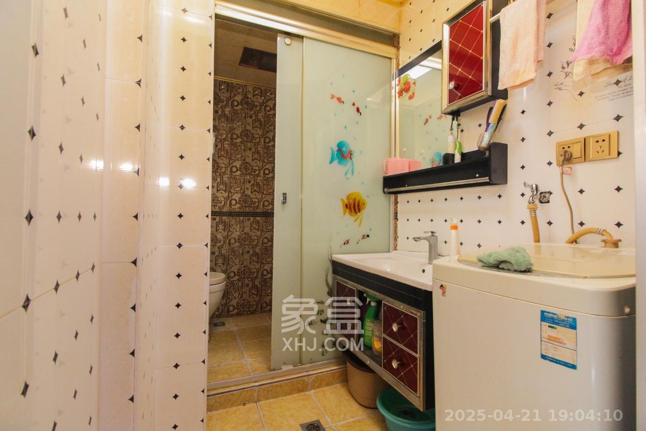 金领家族 1室1厅1卫 1500.0元/月 金领家族 1室1厅1卫 1500.0元/月室内图