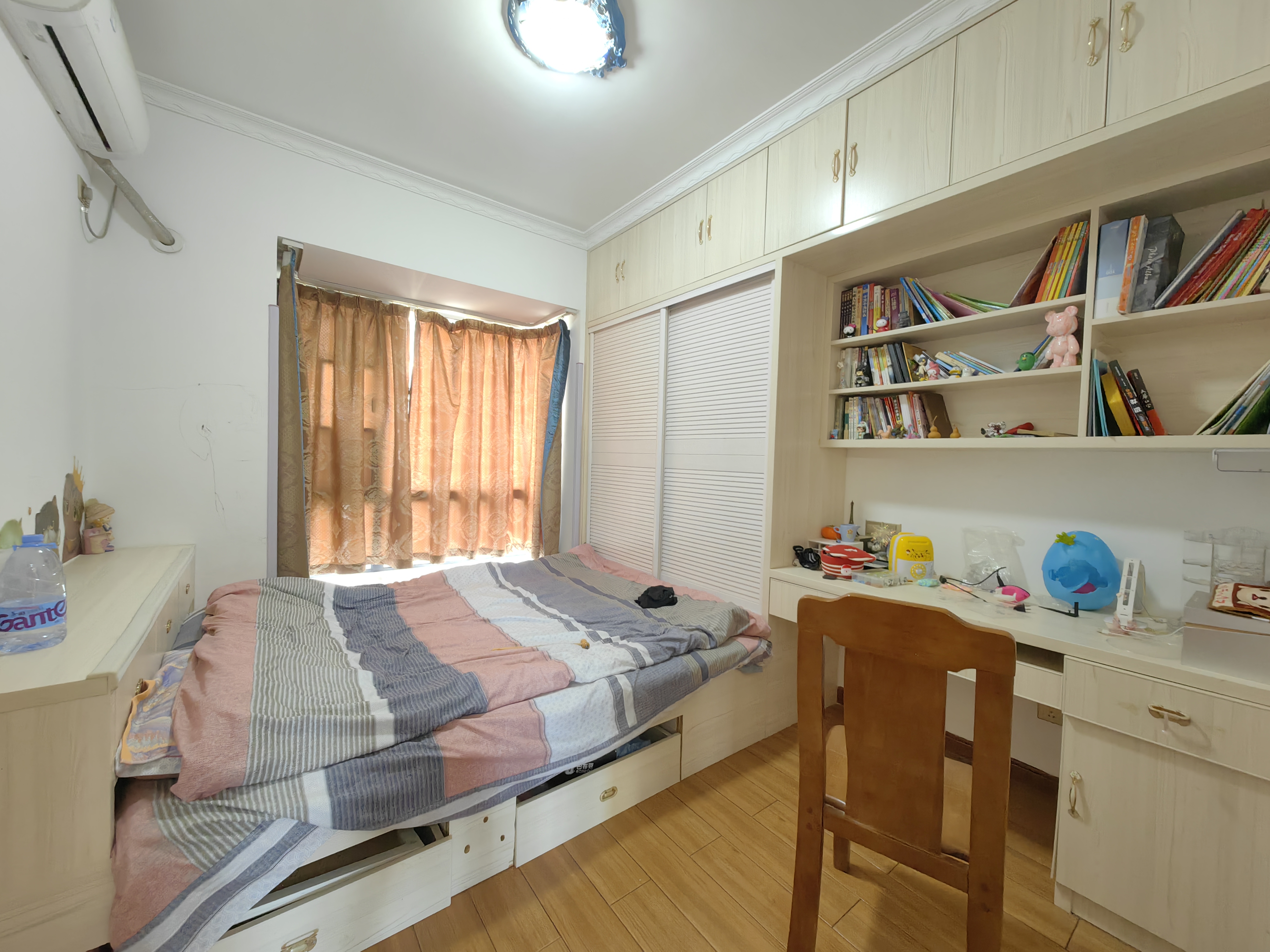 山水洲城华晨第一城 3室2厅2卫 68.0万 山水洲城华晨第一城 3室2厅2卫 68.0万室内图