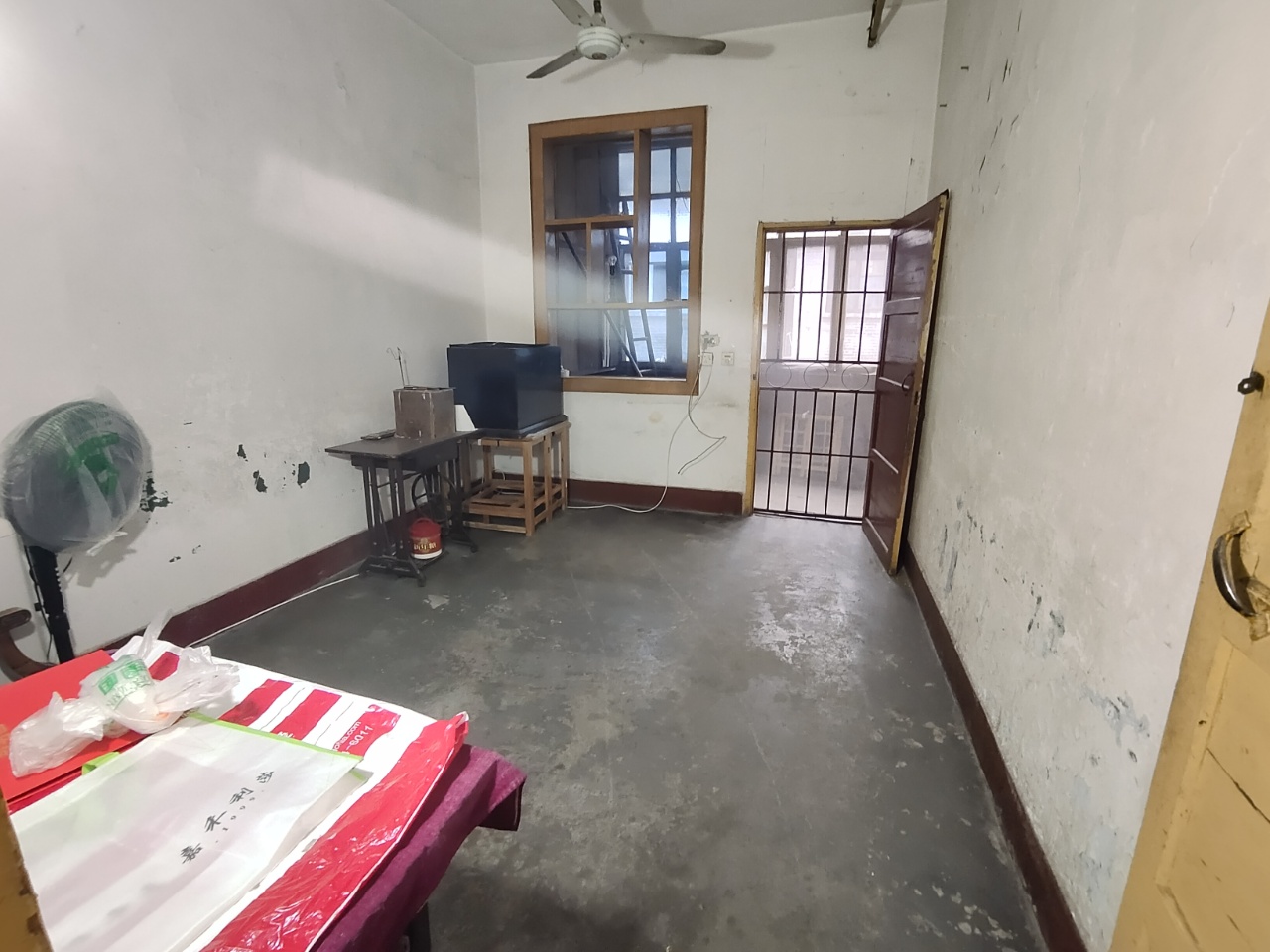 人民中路  2室1厅1卫    15.8万 人民中路  2室1厅1卫    15.8万室内图