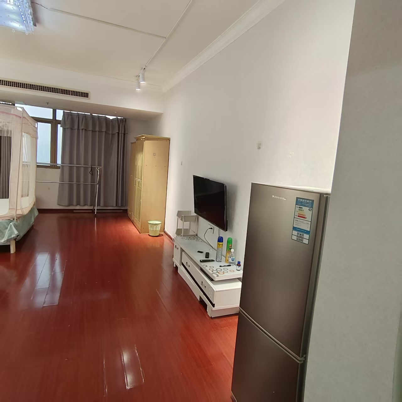西湖公寓  1室0厅0卫   1100.00元/月室内图