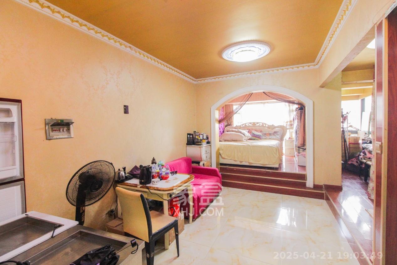 金领家族 1室1厅1卫 1500.0元/月 金领家族 1室1厅1卫 1500.0元/月室内图