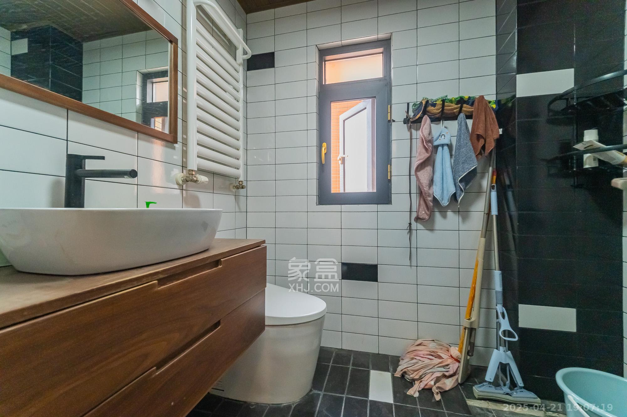 海伦春天 2室2厅1卫 56.0万 海伦春天 2室2厅1卫 56.0万卫生间