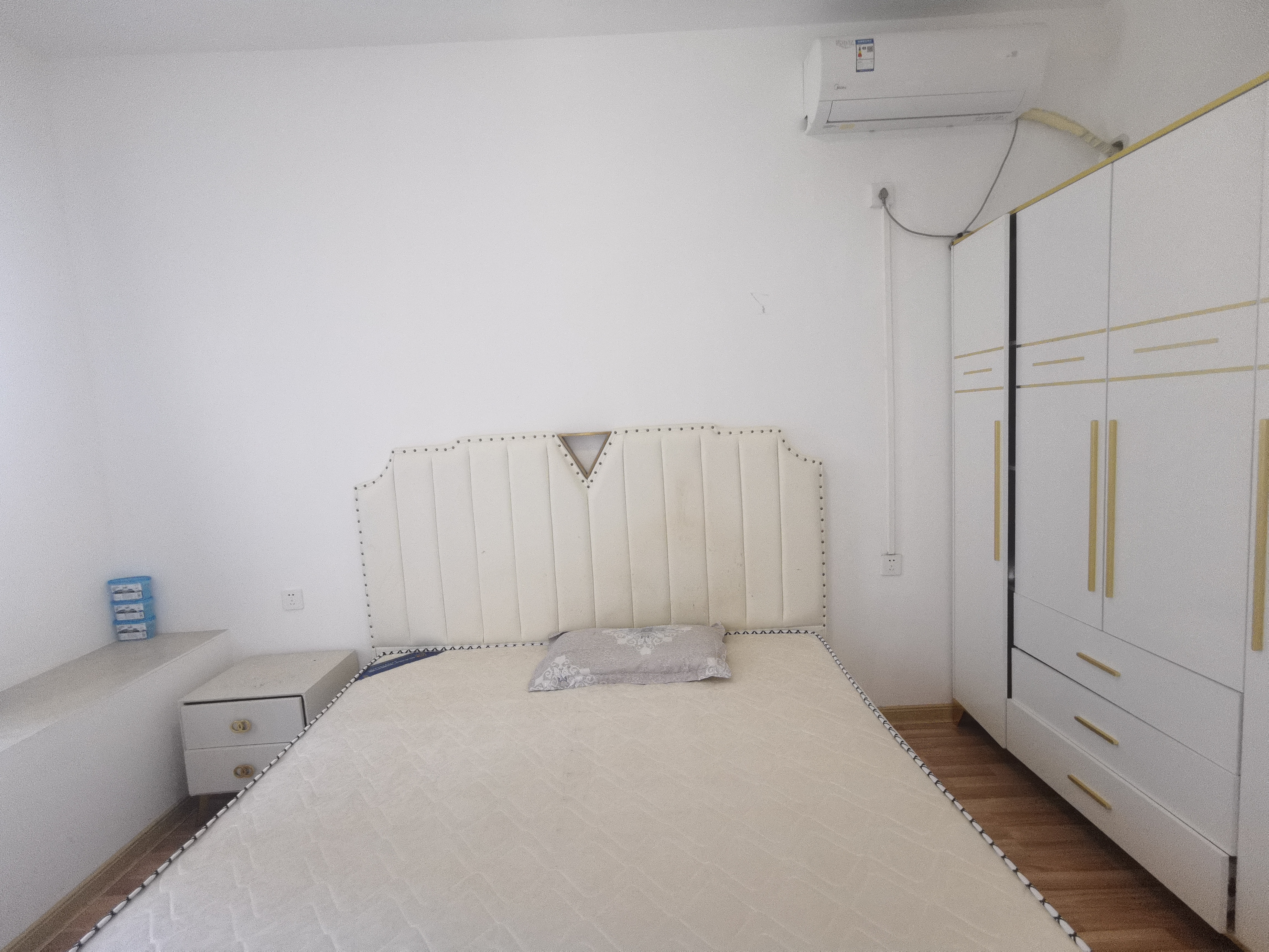 融创海口一号 1室0厅0卫 345.0万 融创海口一号 1室0厅0卫 345.0万客厅