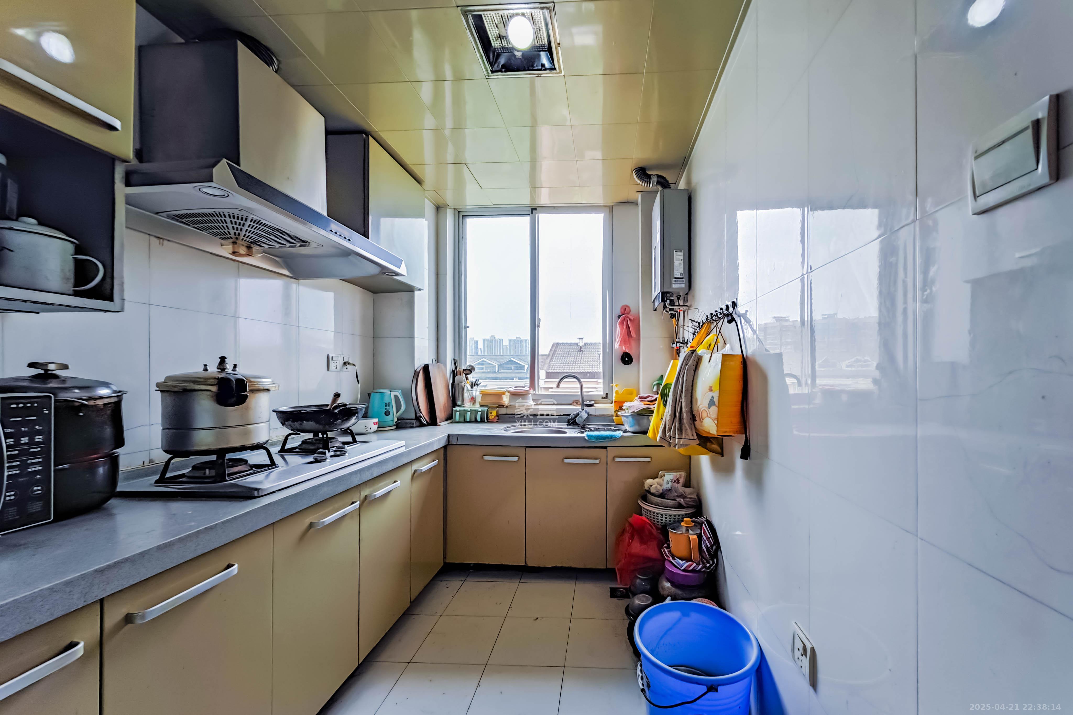 龙吉湾小区(龙瑞尚苑) 3室2厅2卫 44.0万 龙吉湾小区(龙瑞尚苑) 3室2厅2卫 44.0万厨房