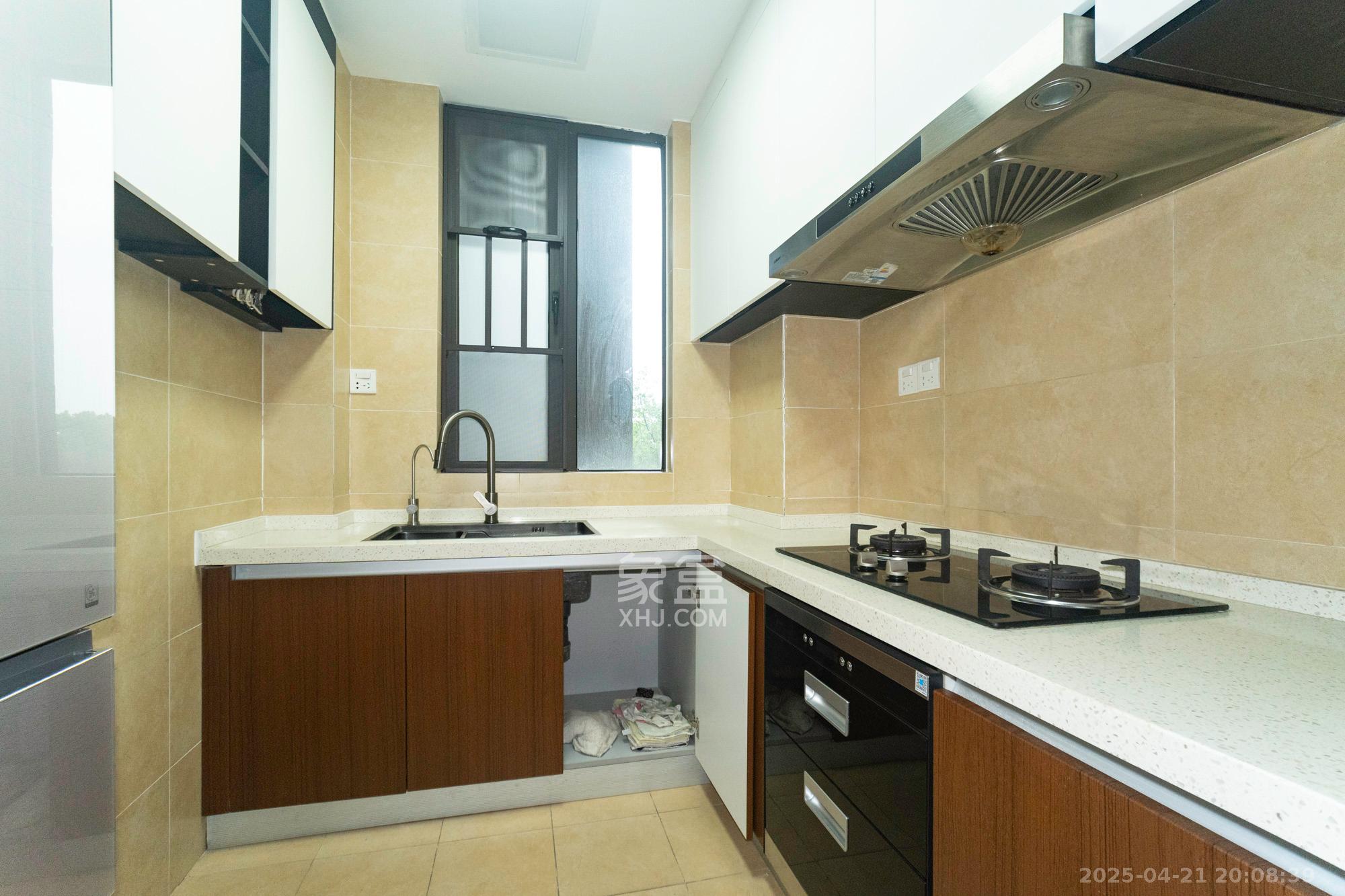 旺德府恺悦国际  3室2厅2卫    74.8万 旺德府恺悦国际  3室2厅2卫    74.8万厨房