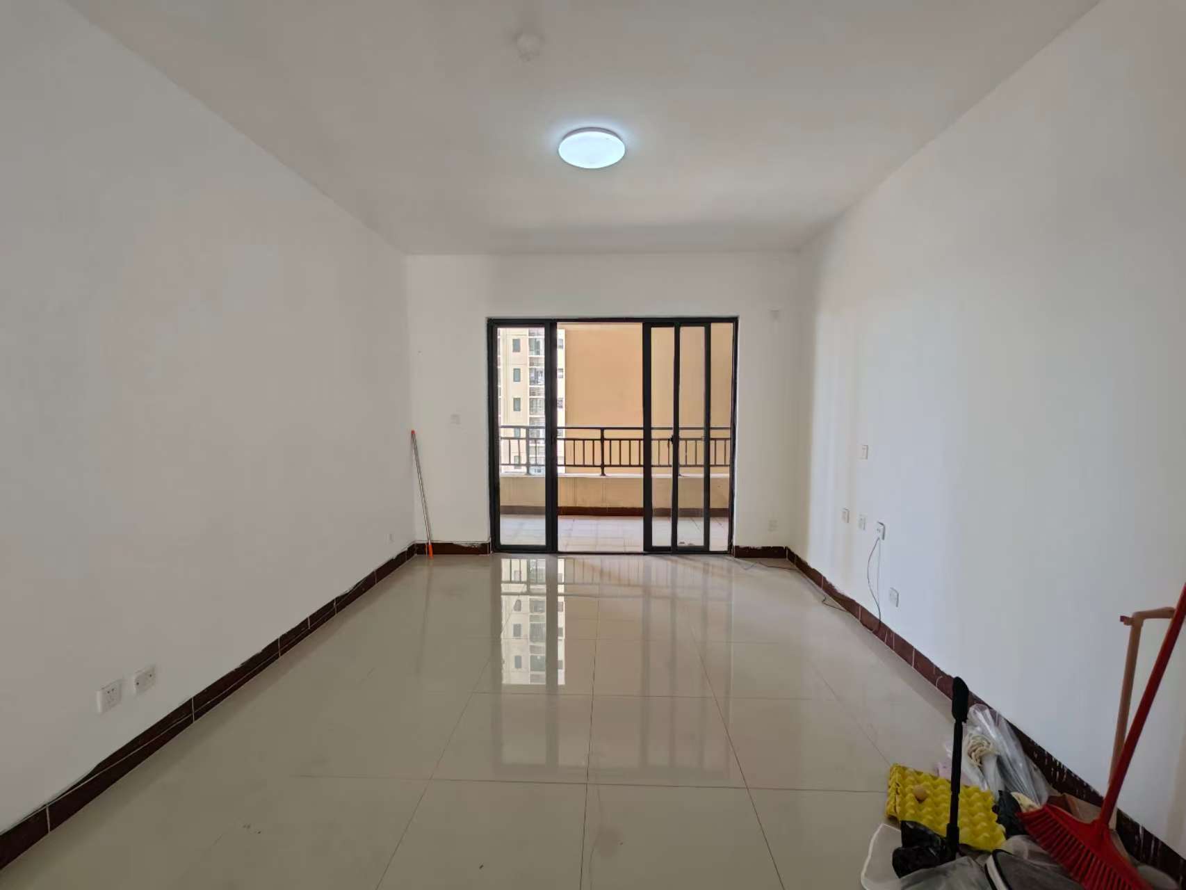 美舍嘉苑一期 4室2厅2卫 2800.0元/月 美舍嘉苑一期 4室2厅2卫 2800.0元/月室内图