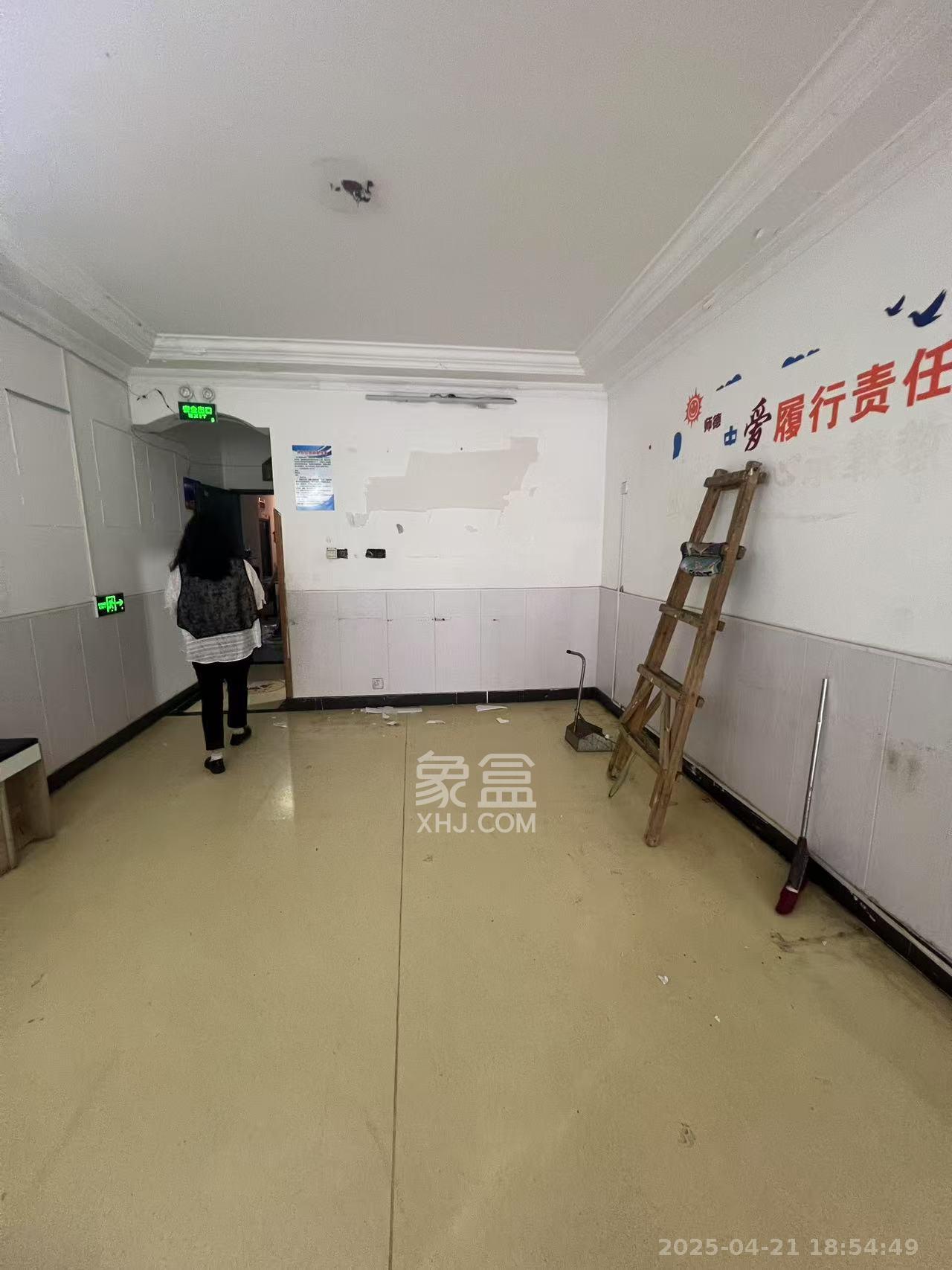 金泉公寓  4室2厅2卫   3200.00元/月室内图