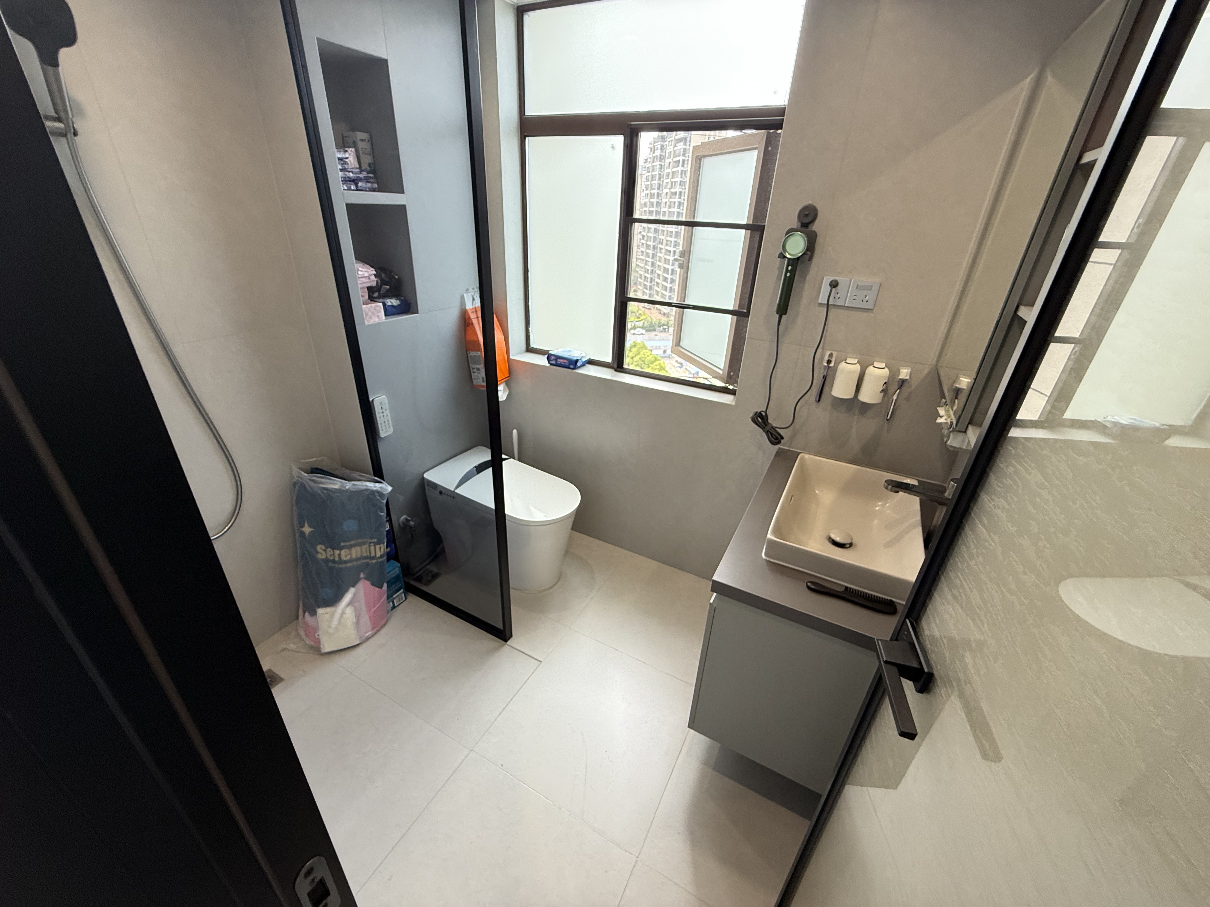东宸江山里  5室2厅2卫   192.00万客厅