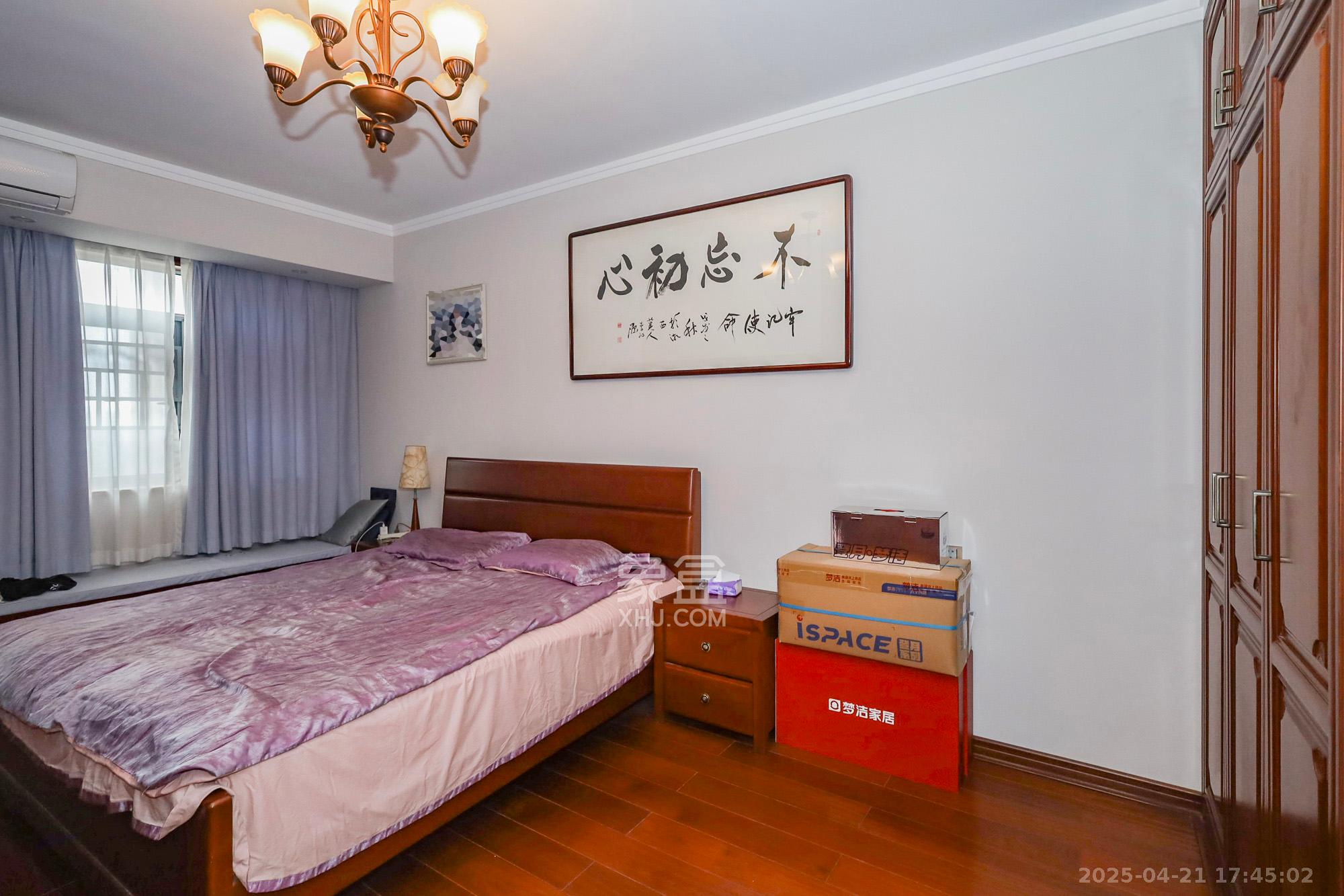 八方小区B区  4室2厅2卫   530.00万卧室