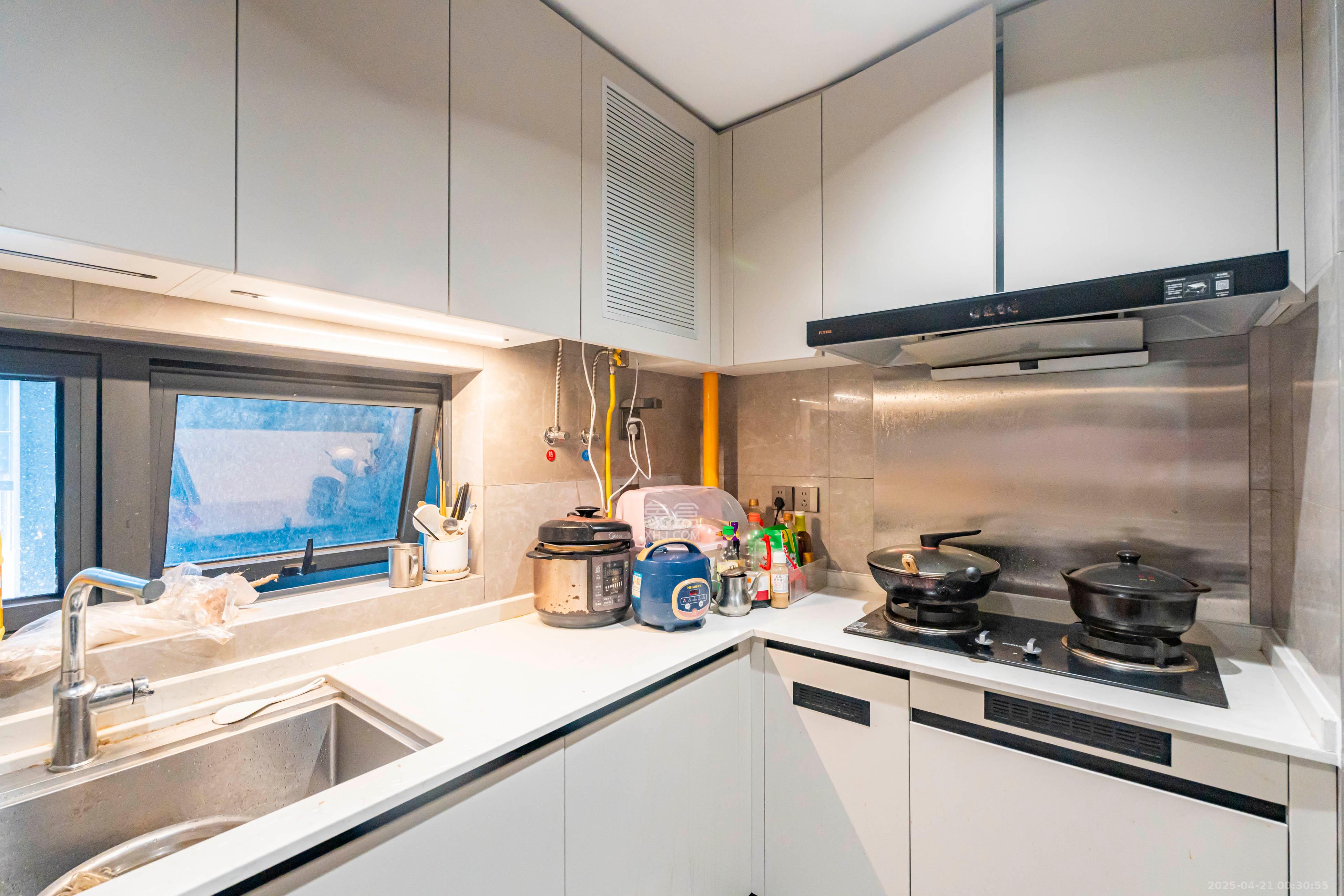 万科半岛国际 3室2厅2卫 140.0万 万科半岛国际 3室2厅2卫 140.0万厨房