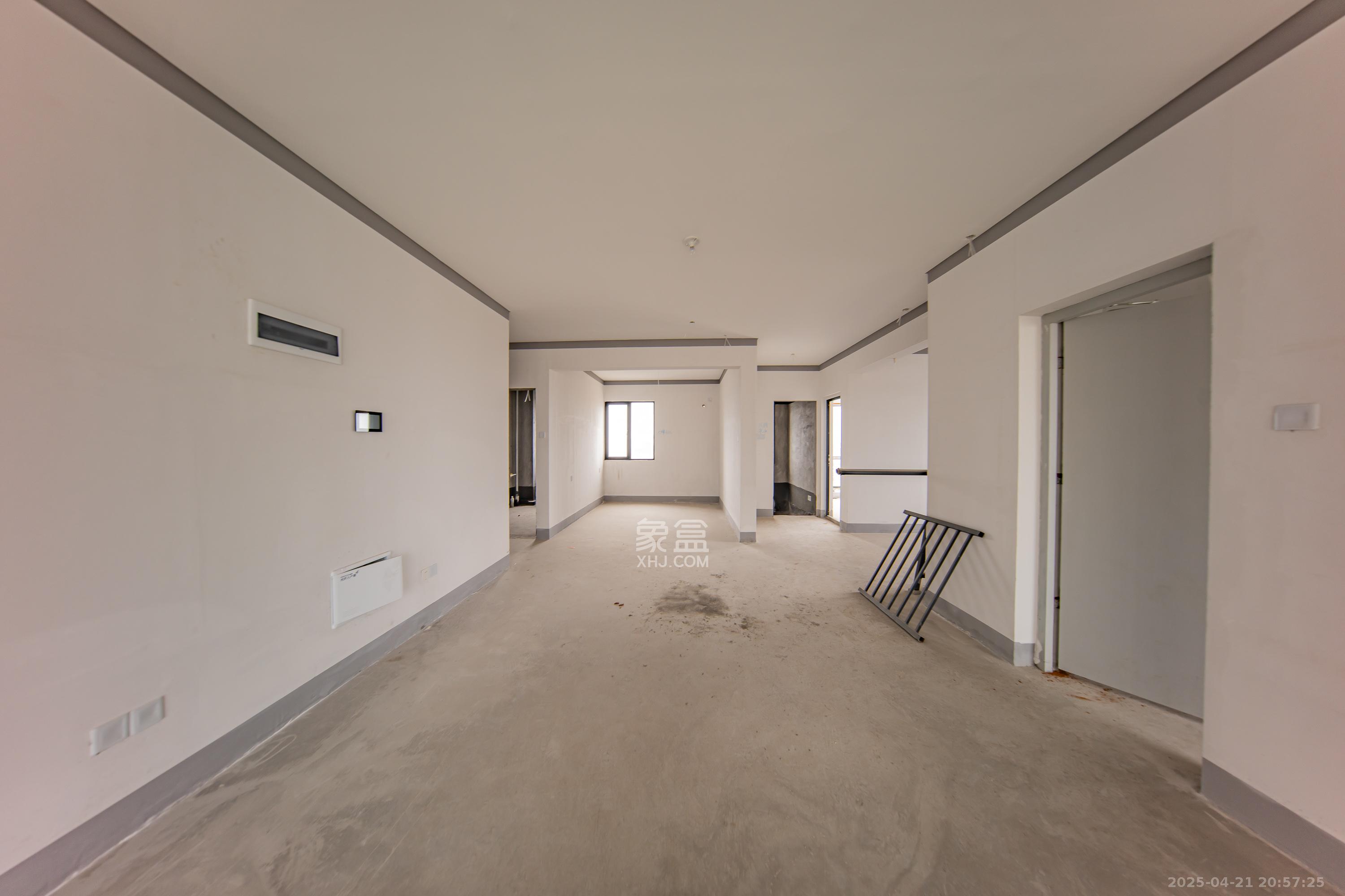 建投象山国际  4室2厅2卫   156.00万客厅