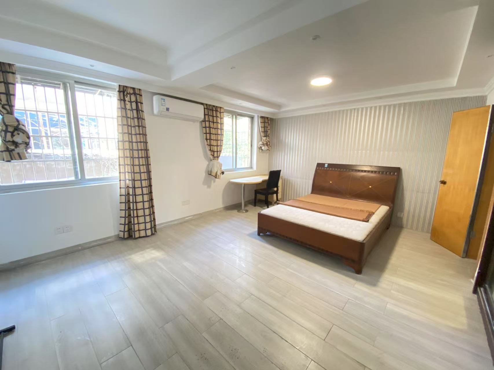 侨诚花园 4室2厅1卫 2500.0元/月 侨诚花园 4室2厅1卫 2500.0元/月室内图