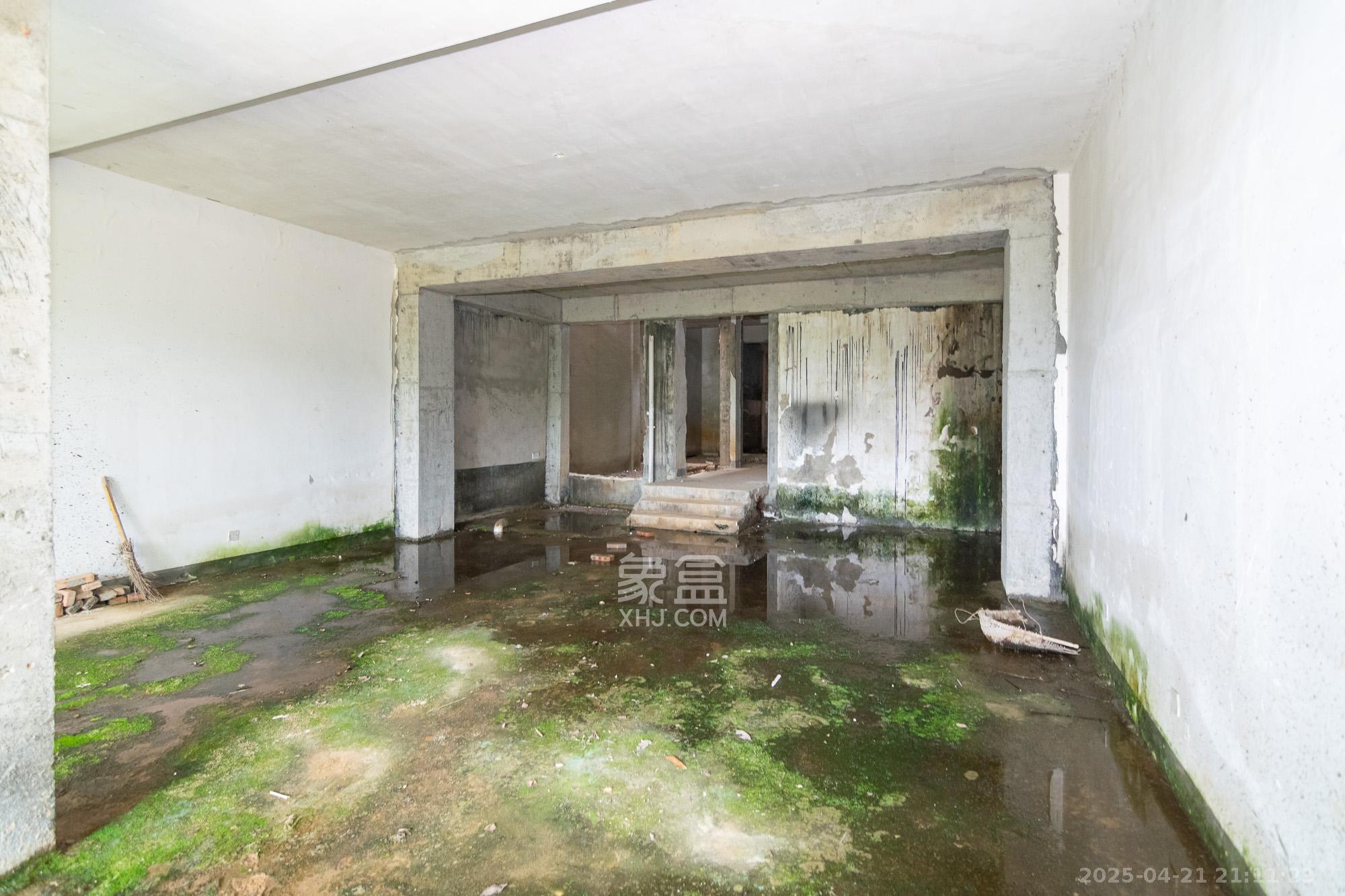 金地三千府(金地湖山樾、金地自在城) 6室3厅4卫 368.0万 金地三千府(金地湖山樾、金地自在城) 6室3厅4卫 368.0万卧室